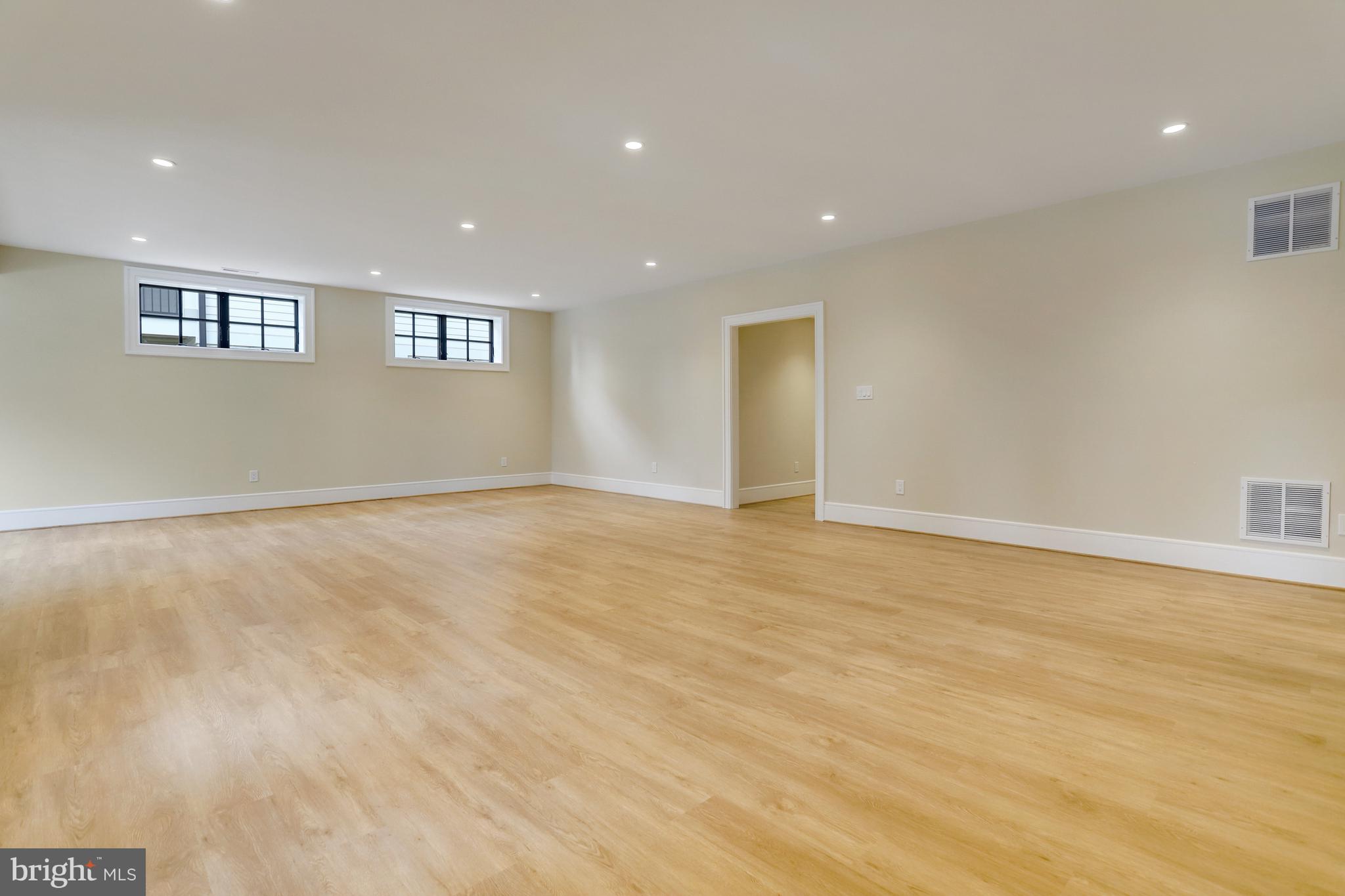 LYONHURST - Residential