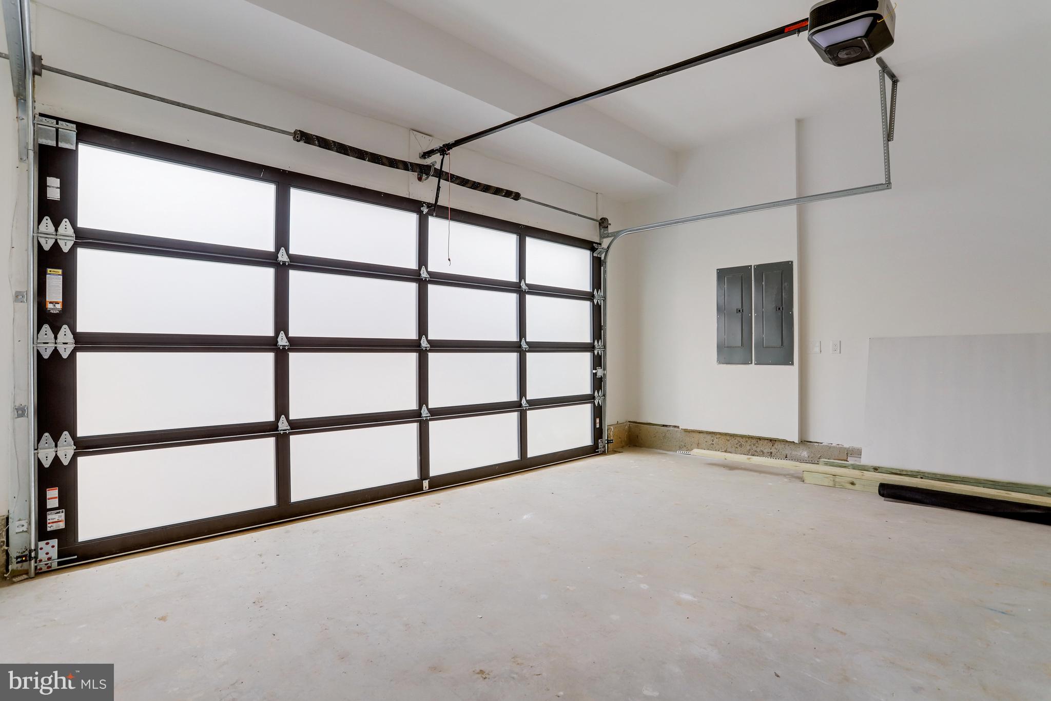 LYONHURST - Residential