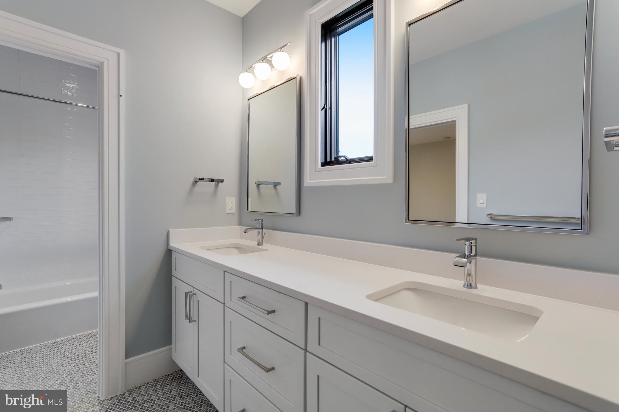 LYONHURST - Residential