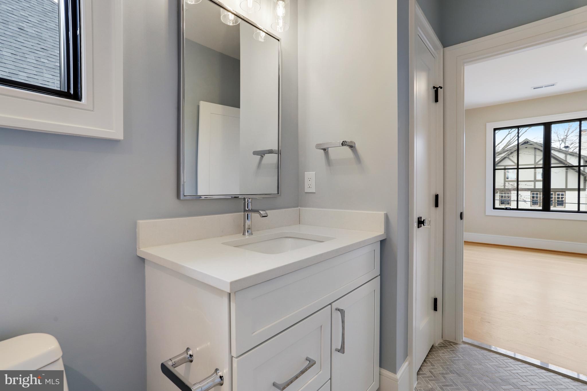 LYONHURST - Residential