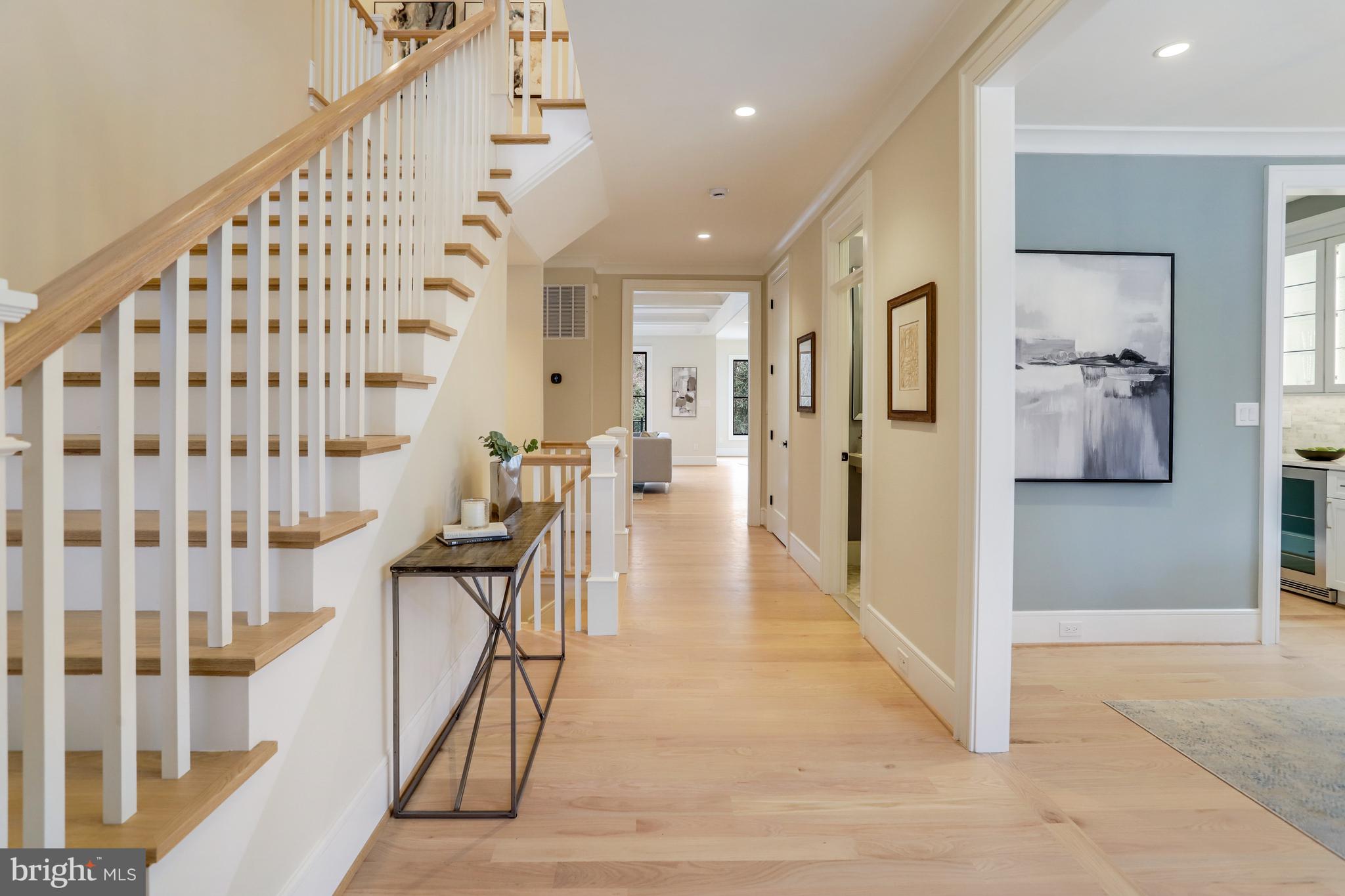 LYONHURST - Residential