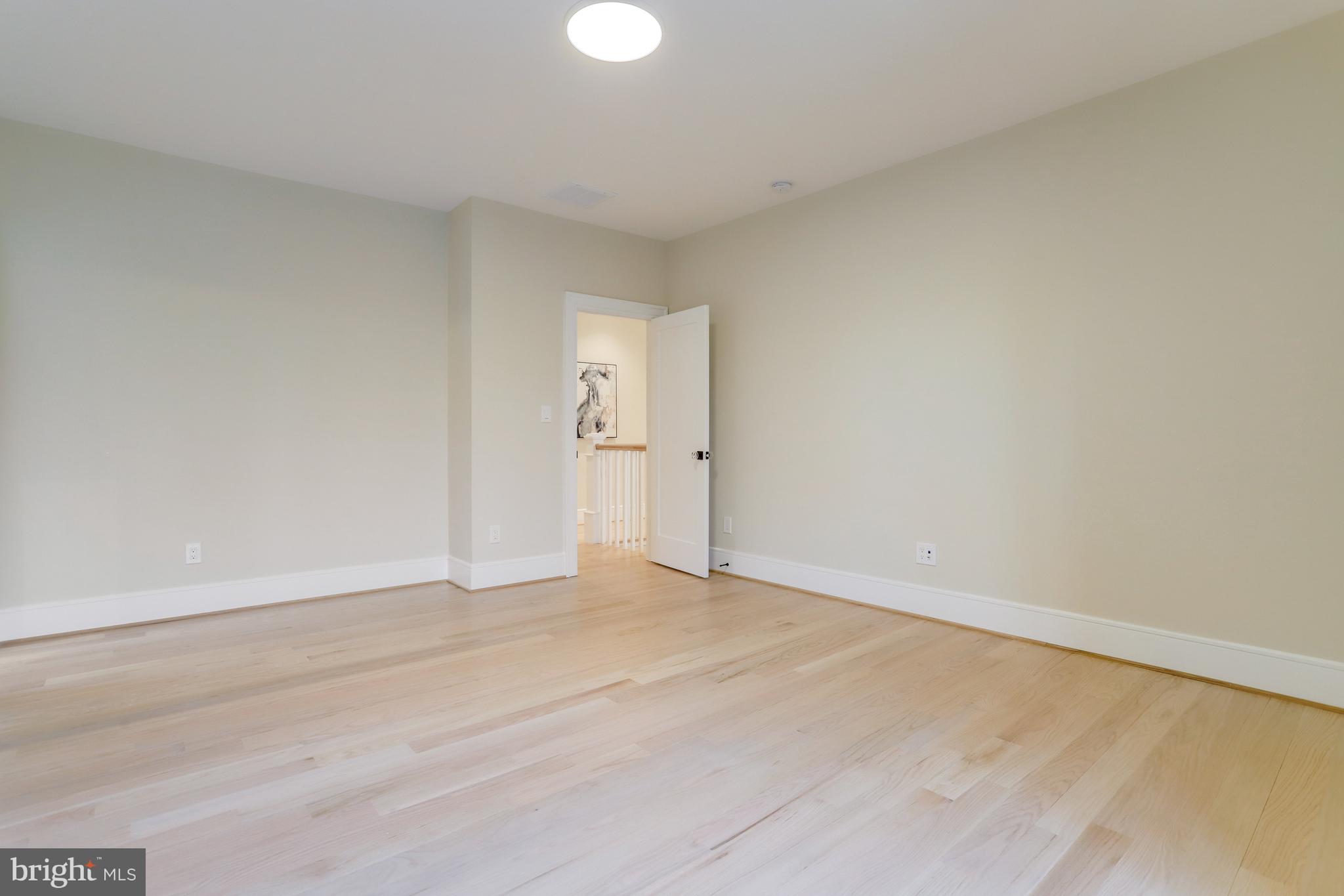 LYONHURST - Residential