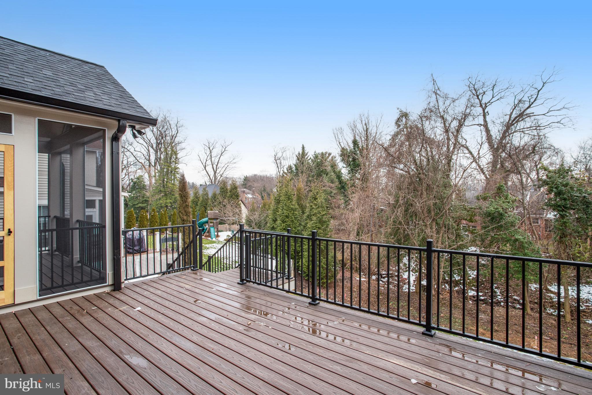 LYONHURST - Residential