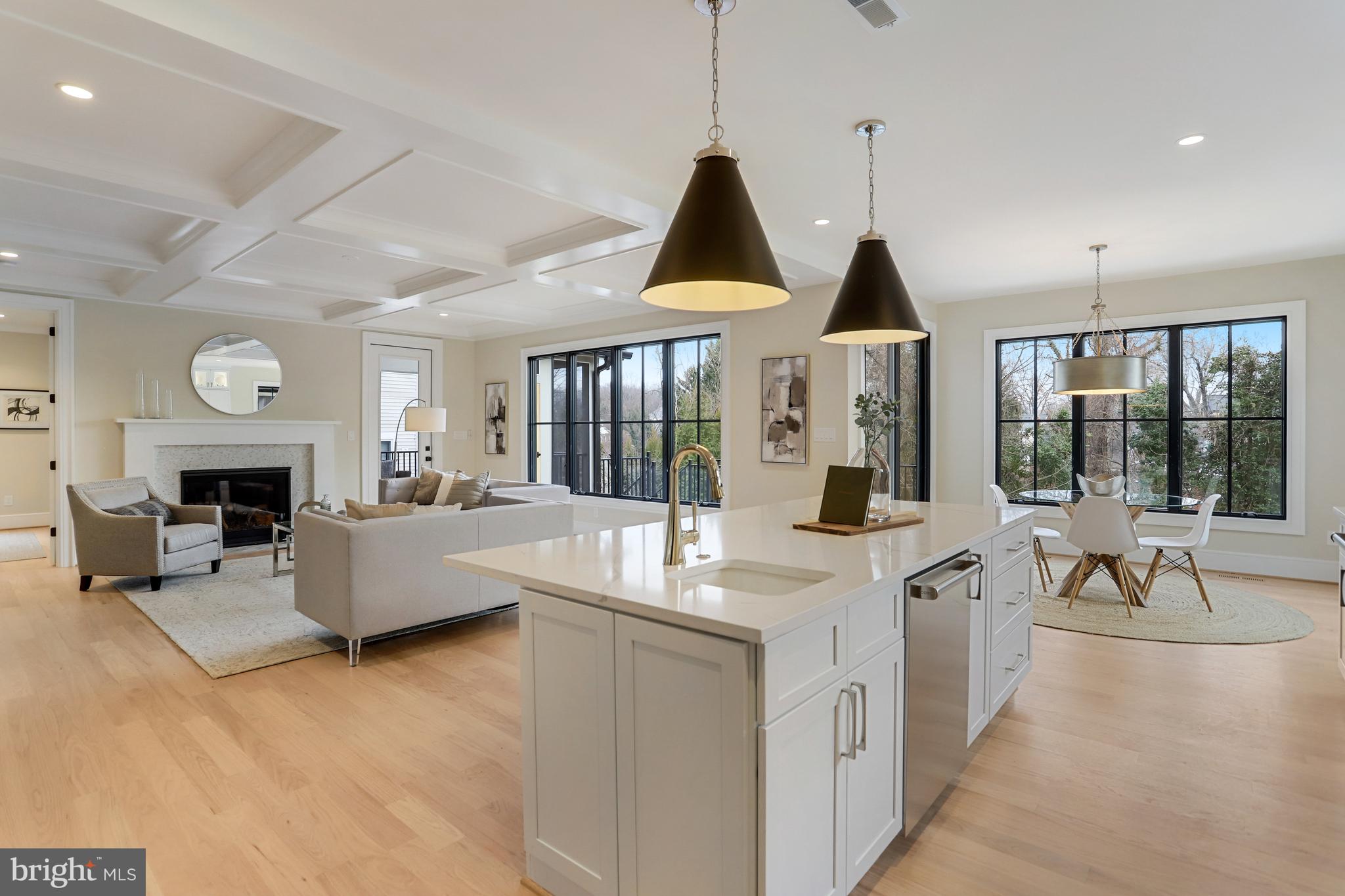 LYONHURST - Residential