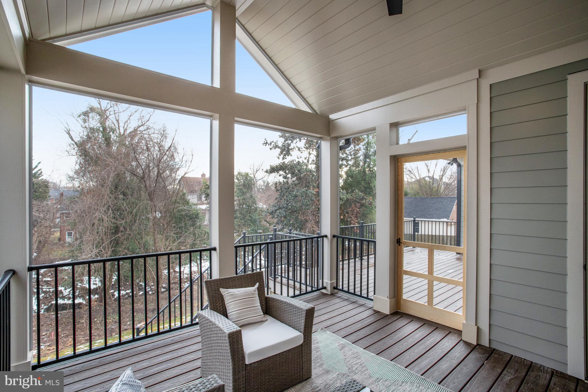 LYONHURST - Residential