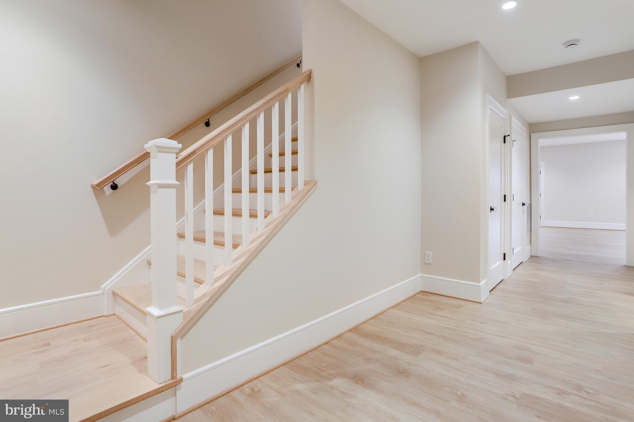 LYONHURST - Residential