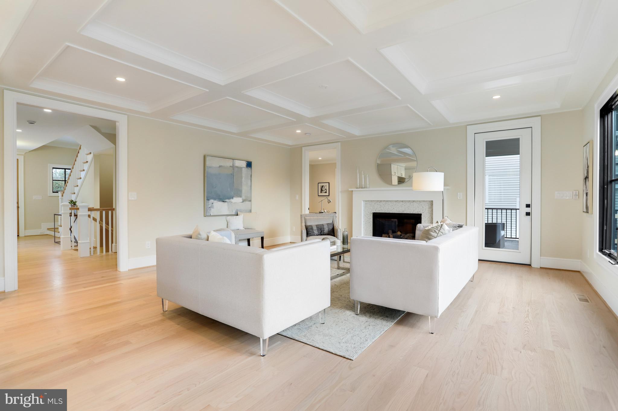 LYONHURST - Residential