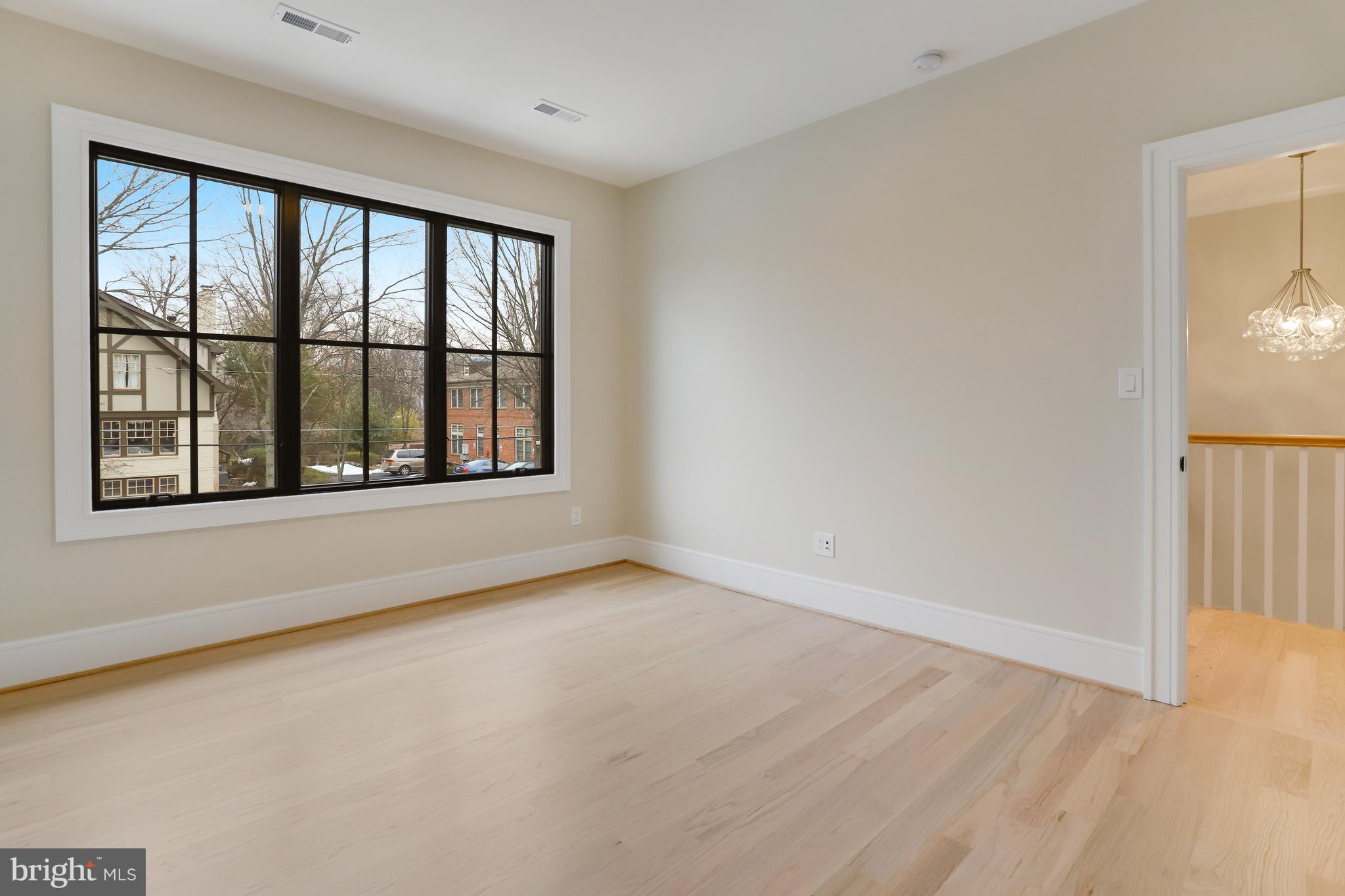 LYONHURST - Residential