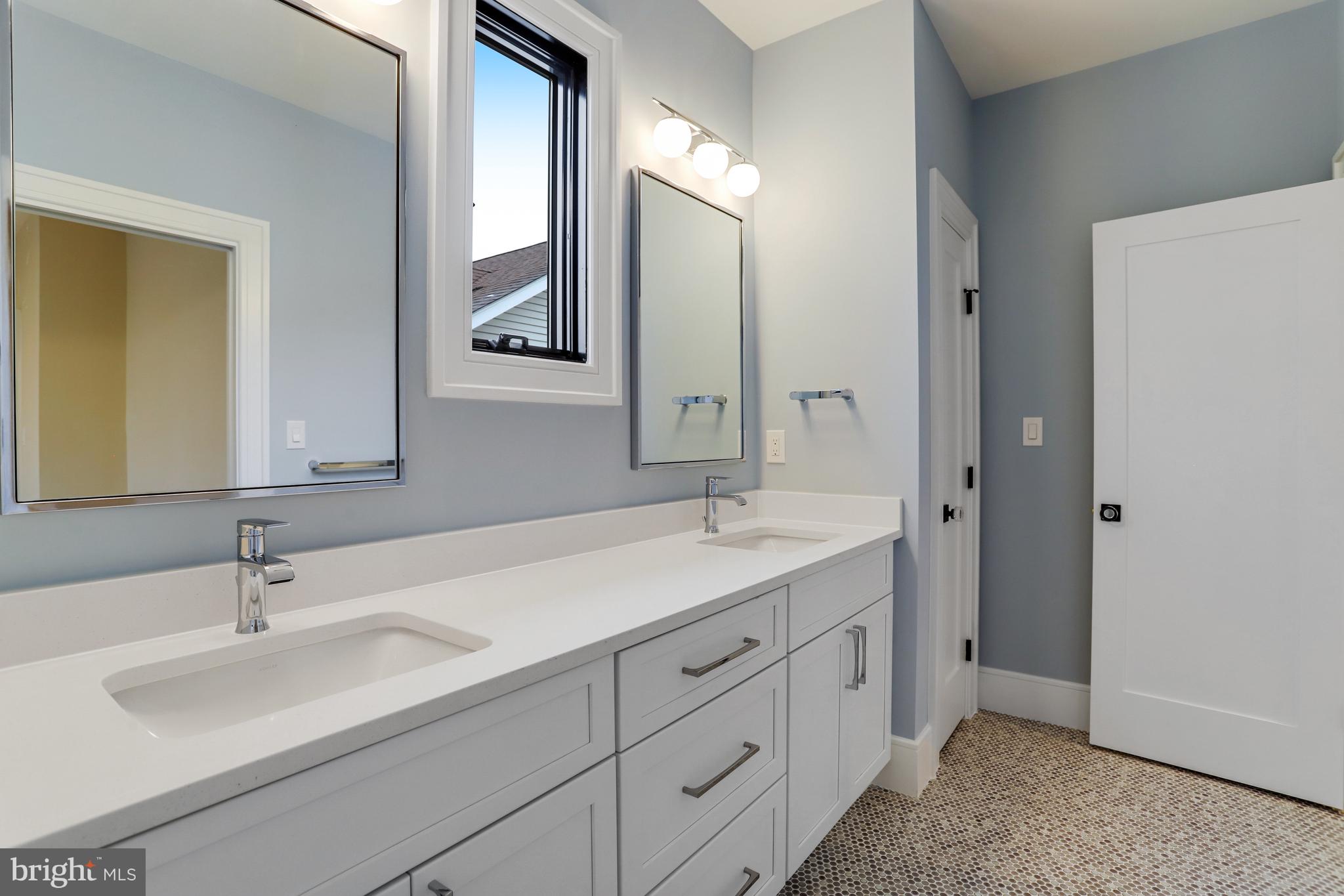 LYONHURST - Residential