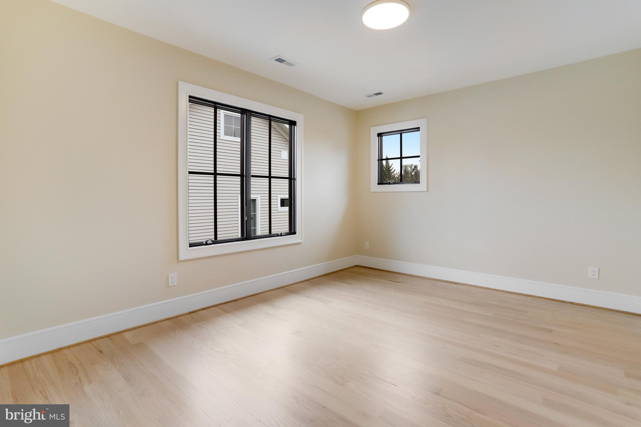 LYONHURST - Residential