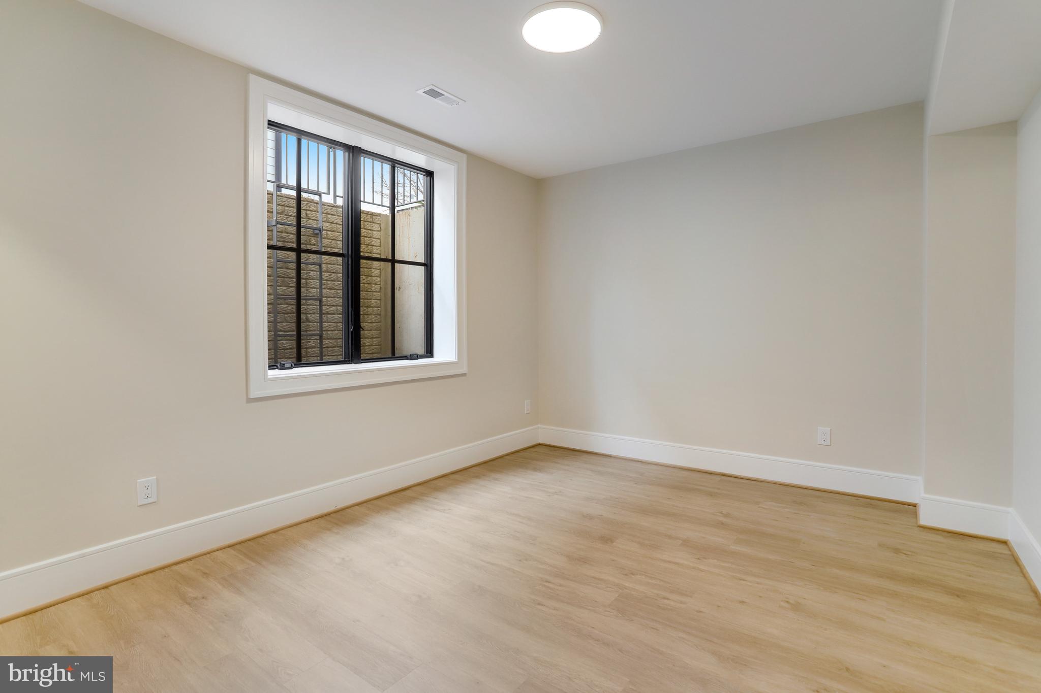 LYONHURST - Residential