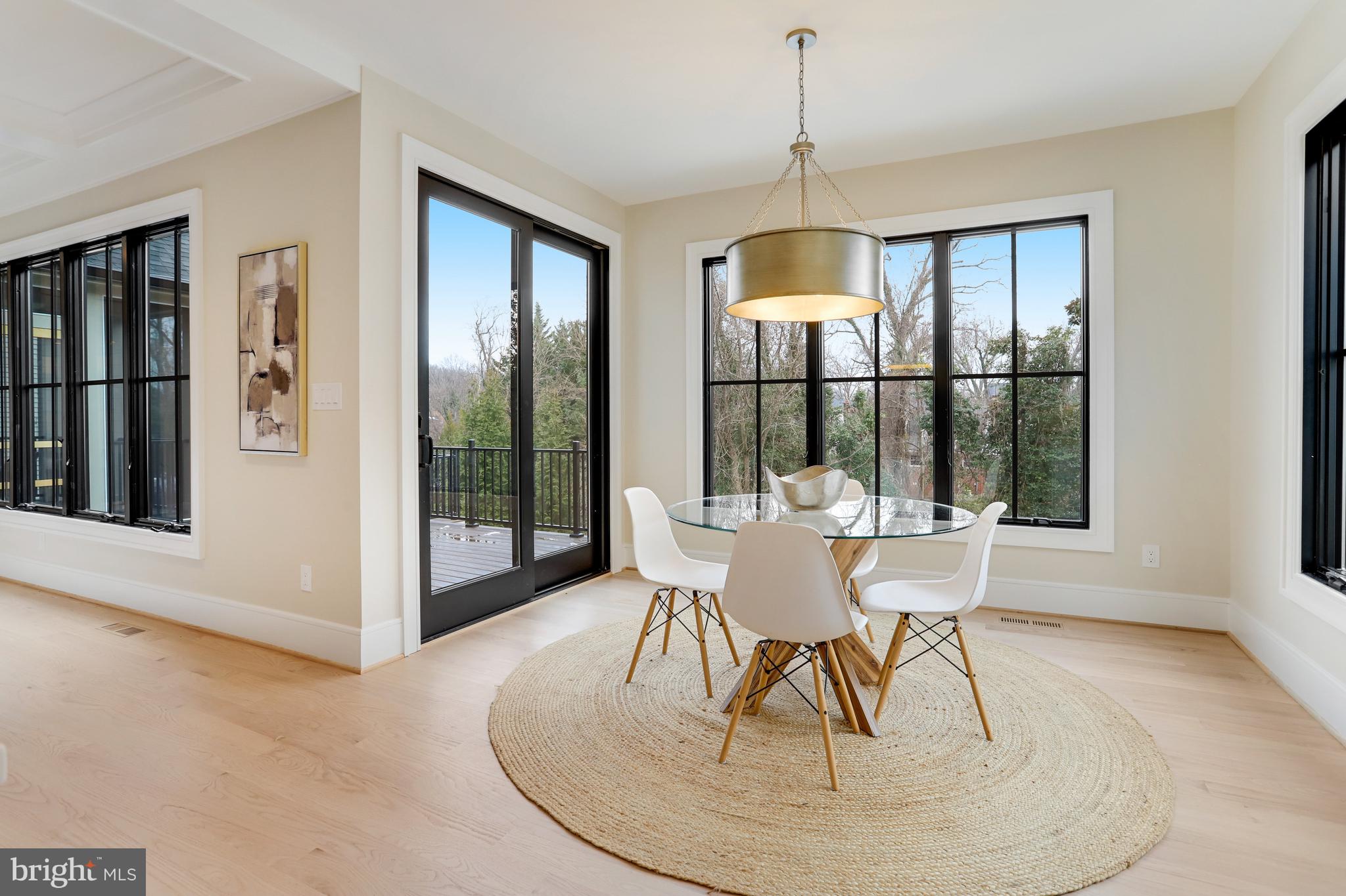 LYONHURST - Residential