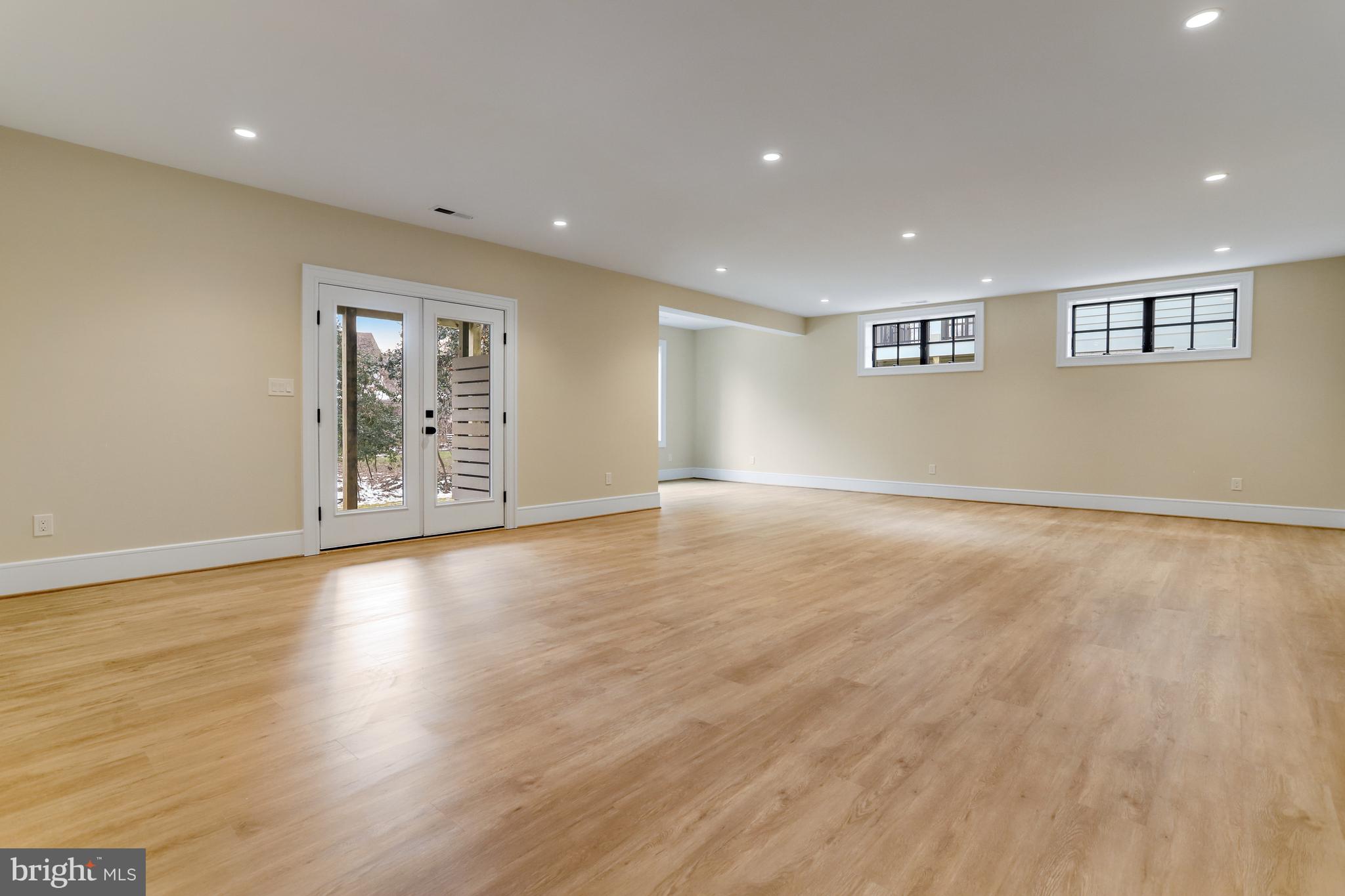 LYONHURST - Residential