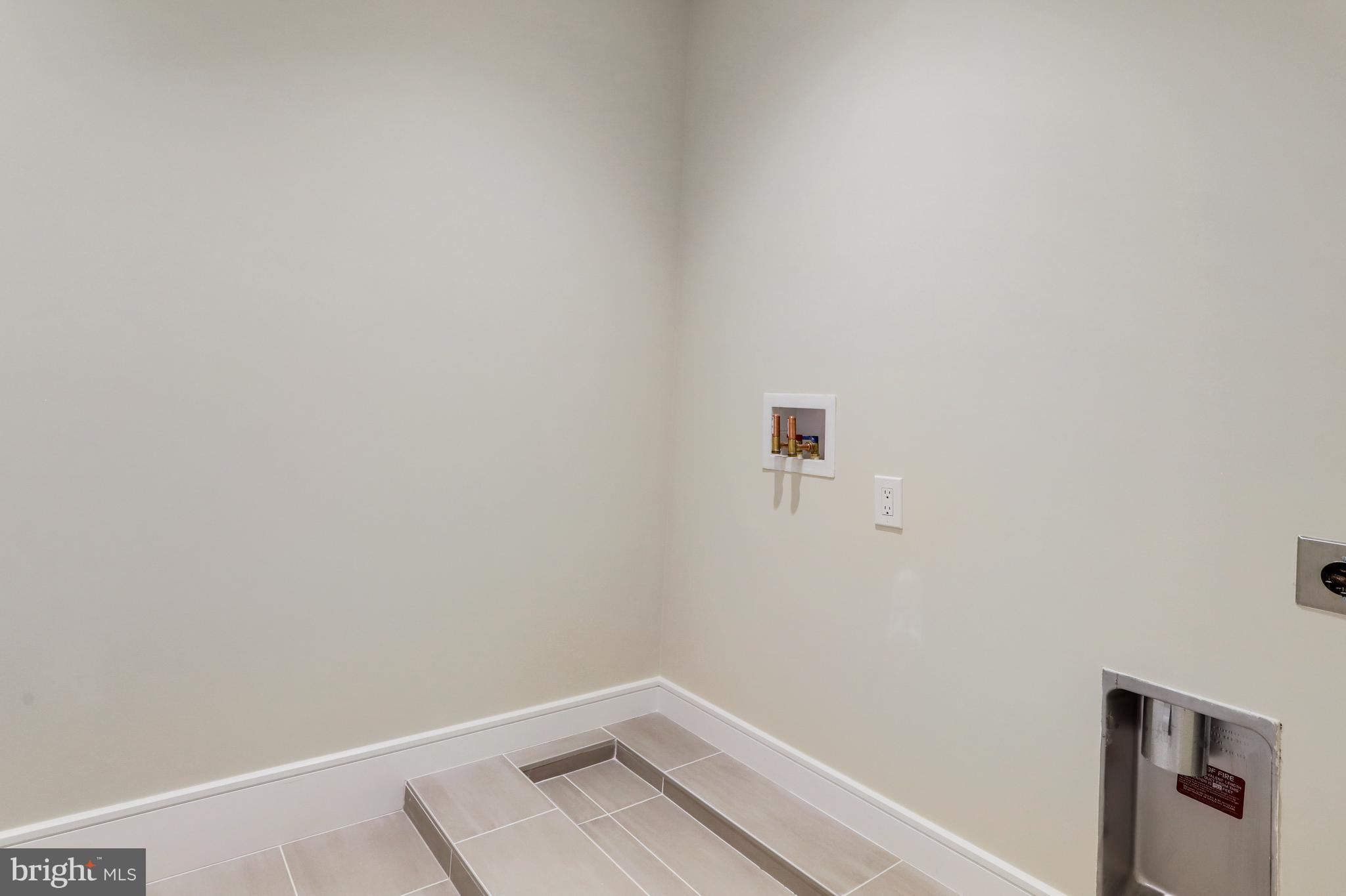 LYONHURST - Residential