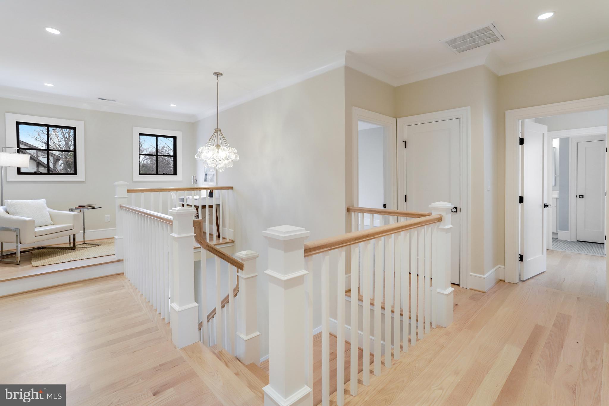 LYONHURST - Residential