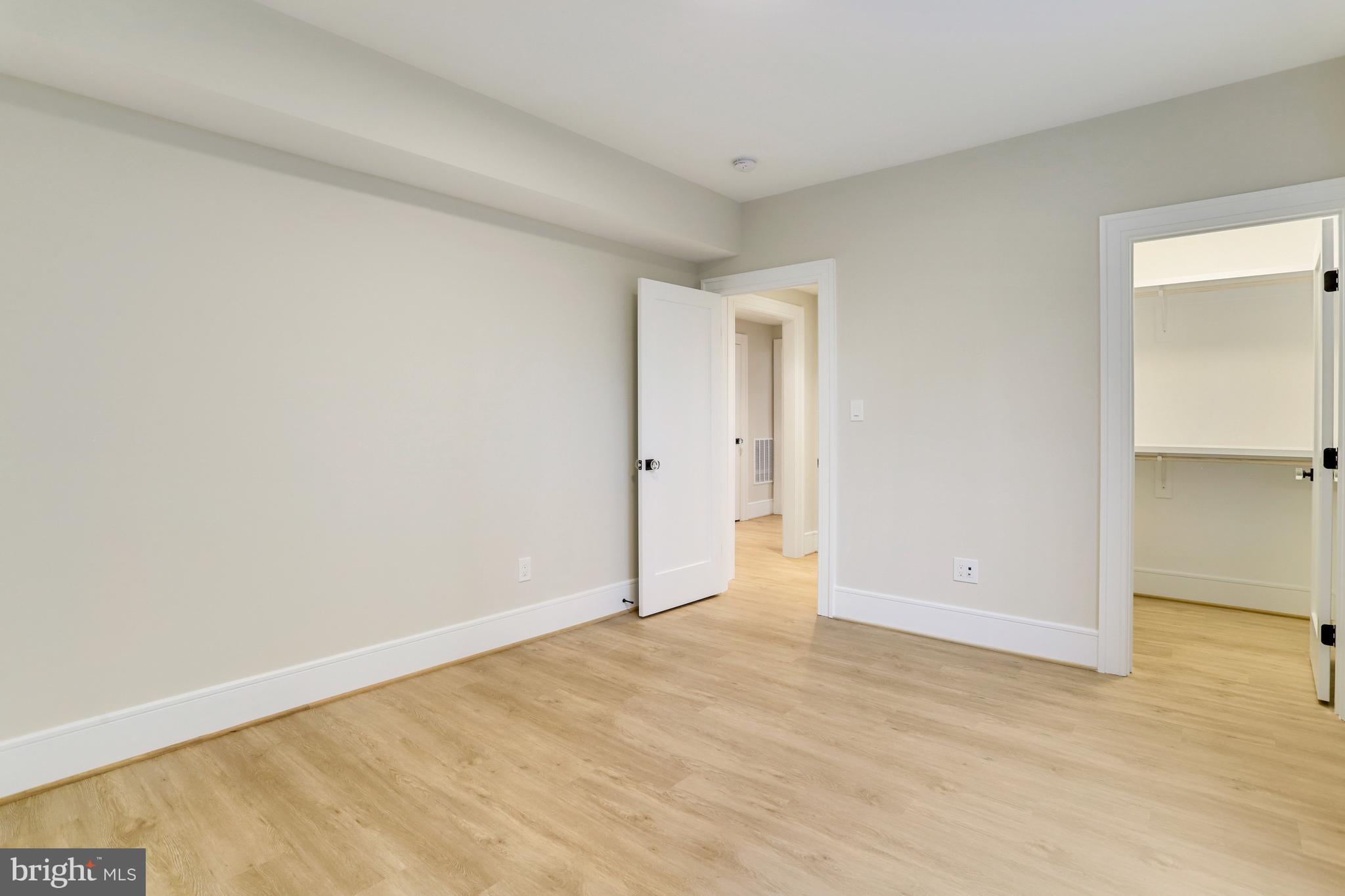 LYONHURST - Residential