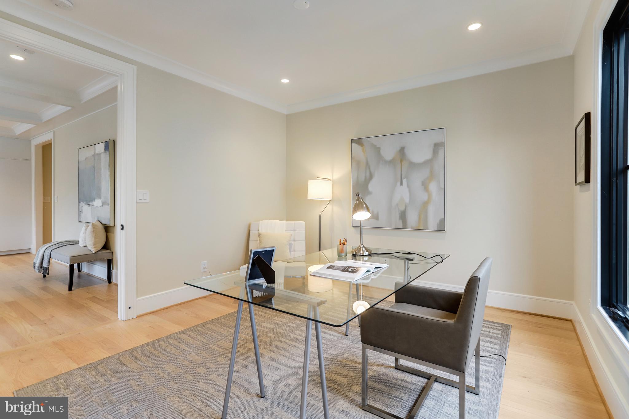 LYONHURST - Residential