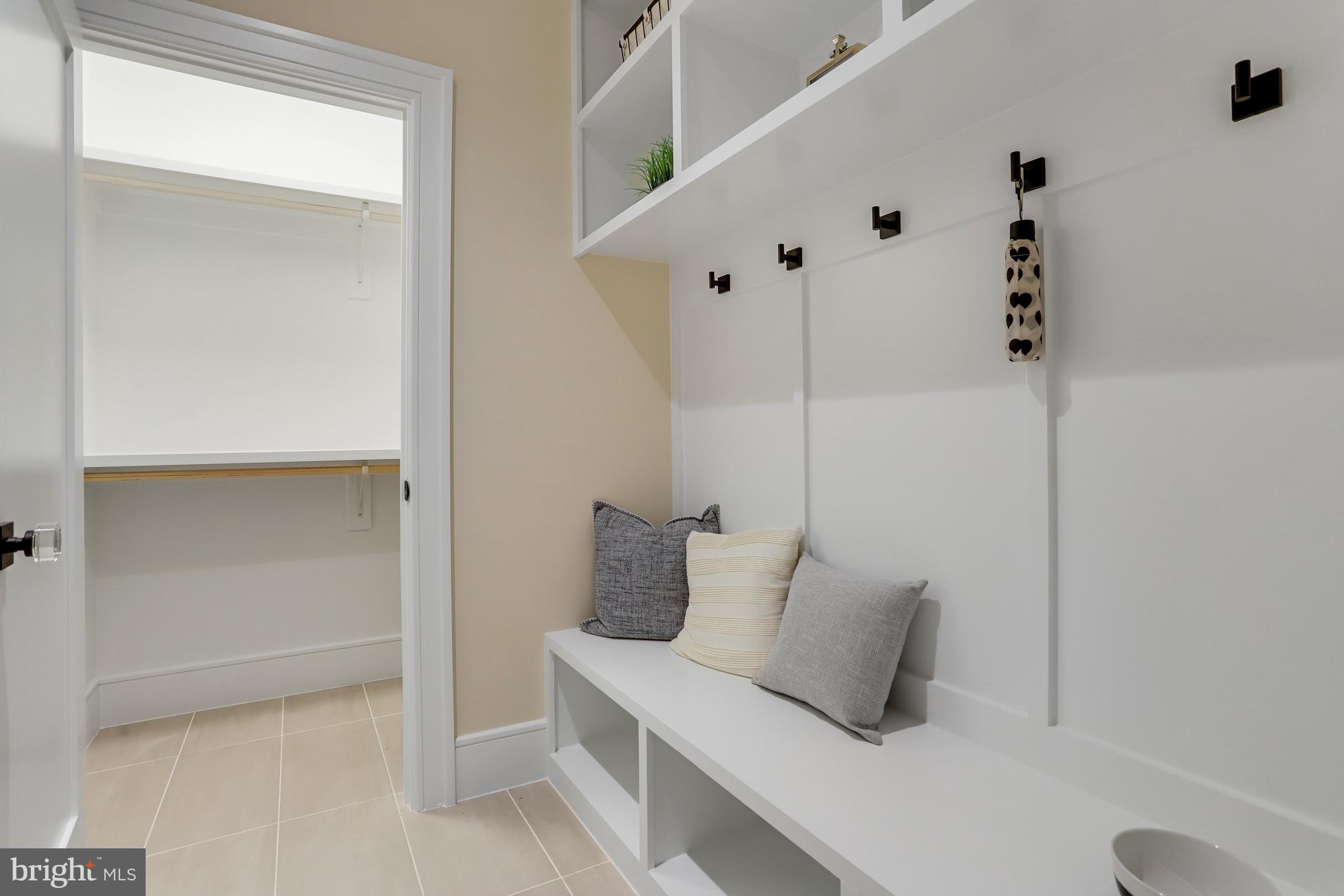 LYONHURST - Residential