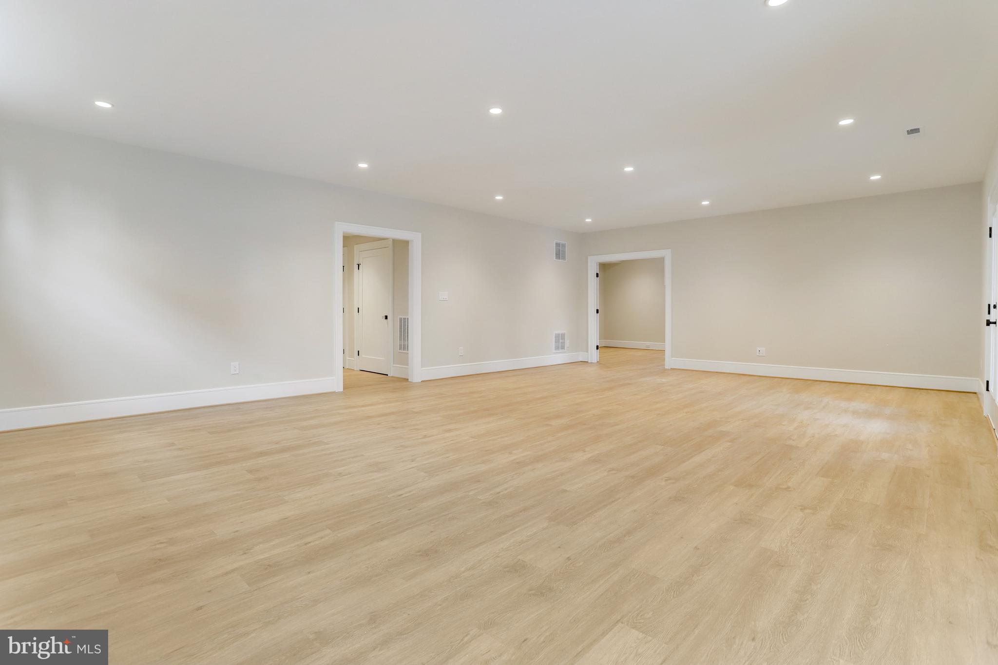 LYONHURST - Residential