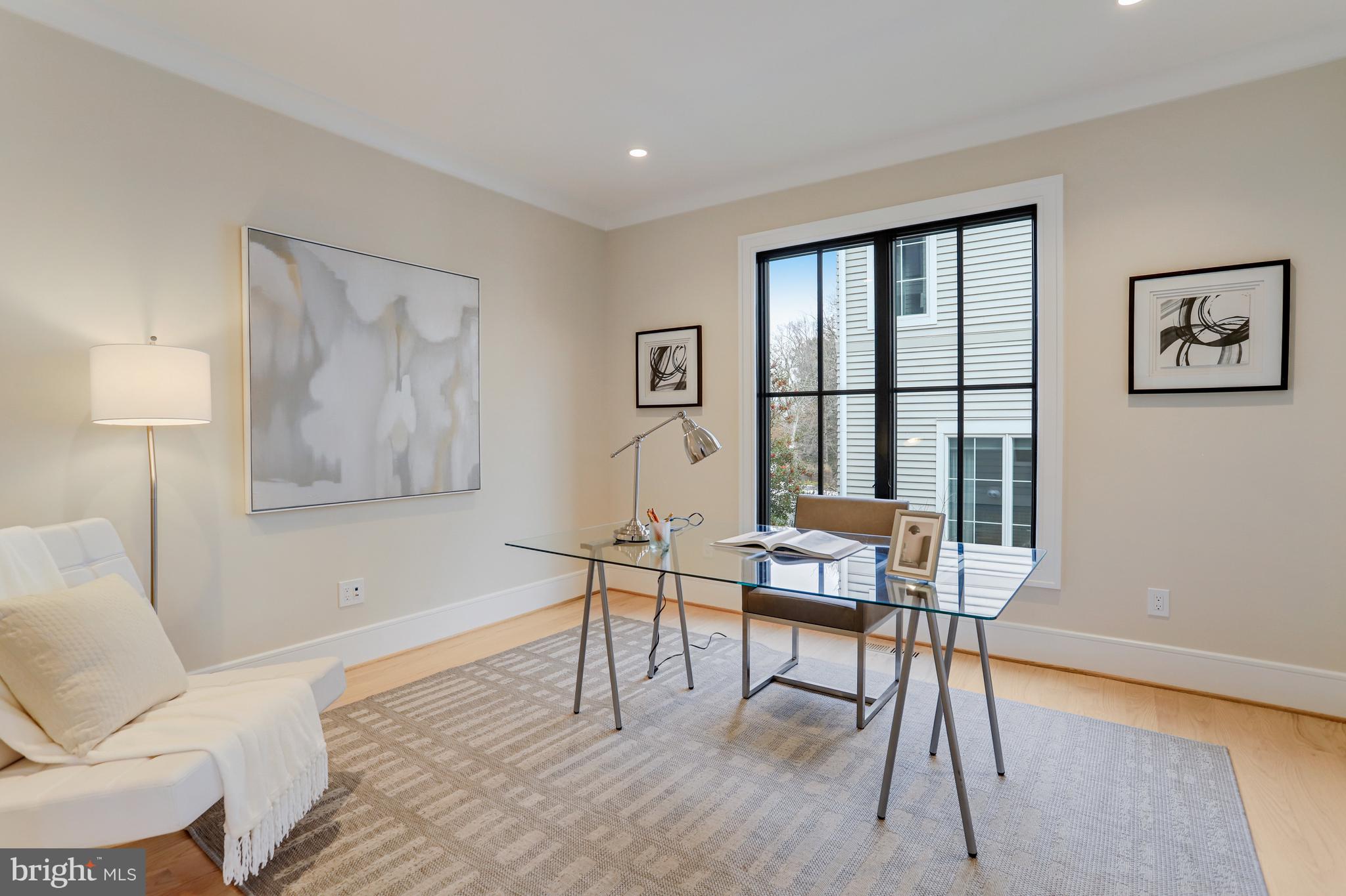 LYONHURST - Residential