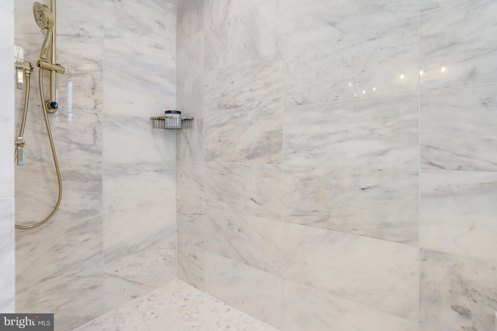 LYONHURST - Residential