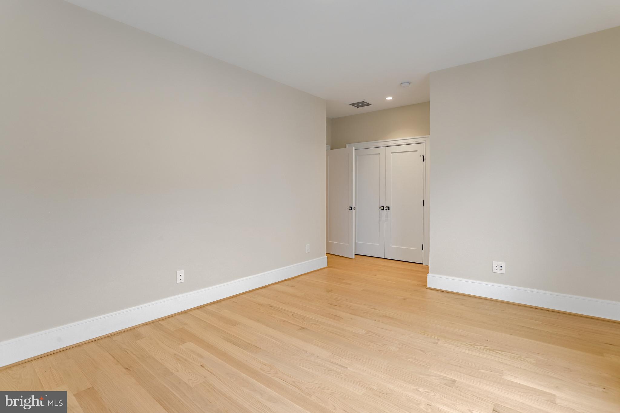 LYONHURST - Residential