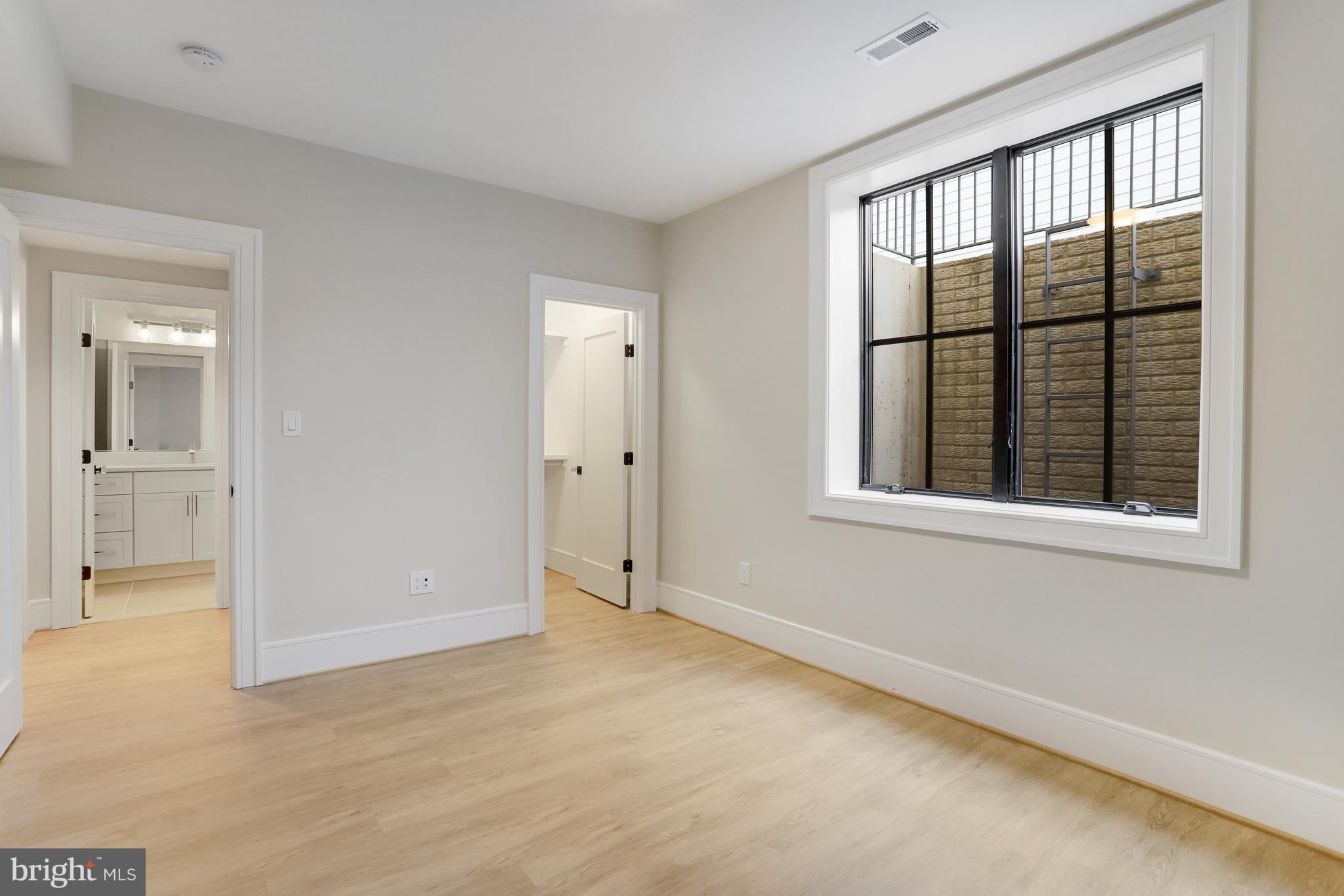 LYONHURST - Residential