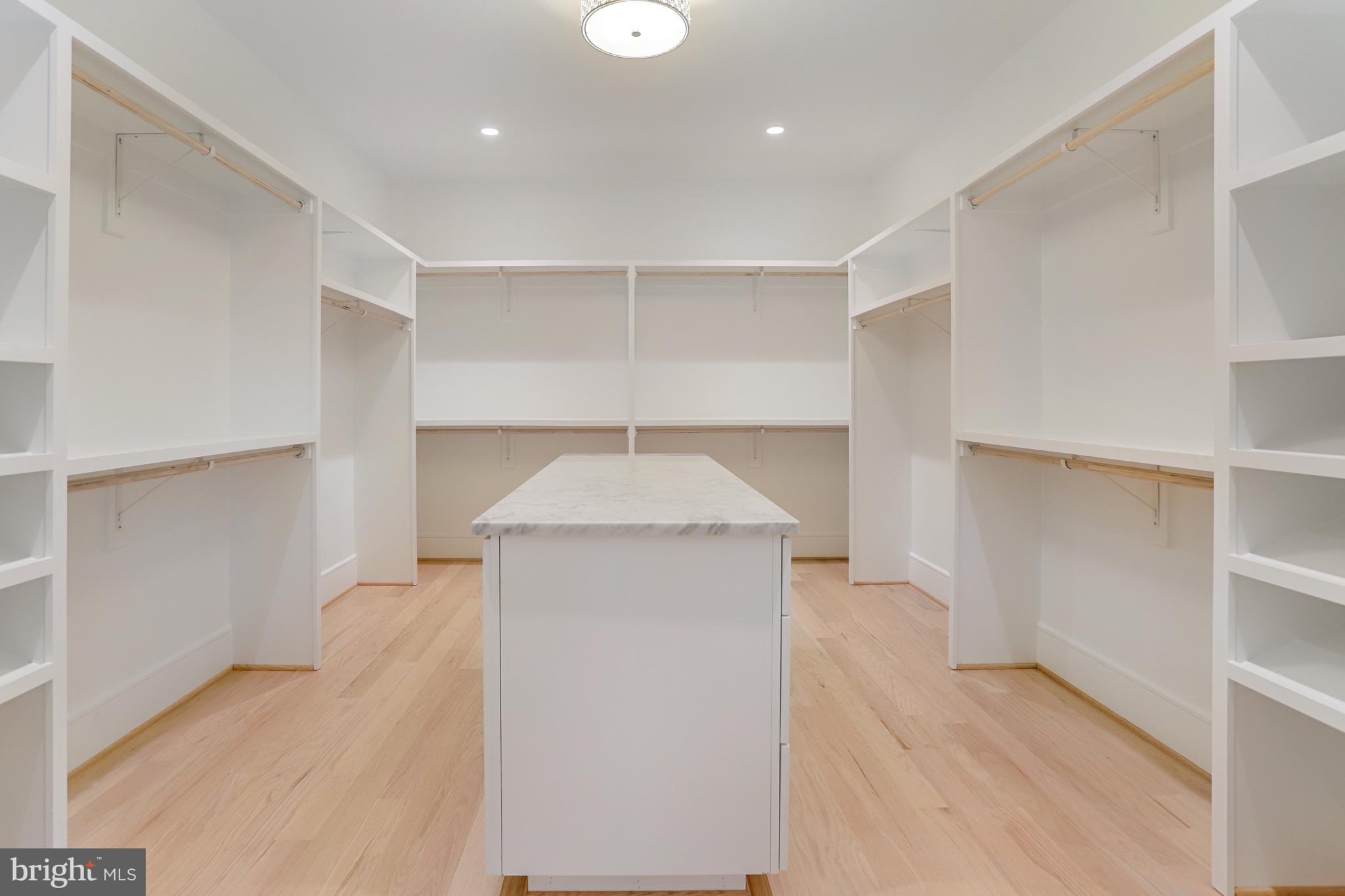 LYONHURST - Residential