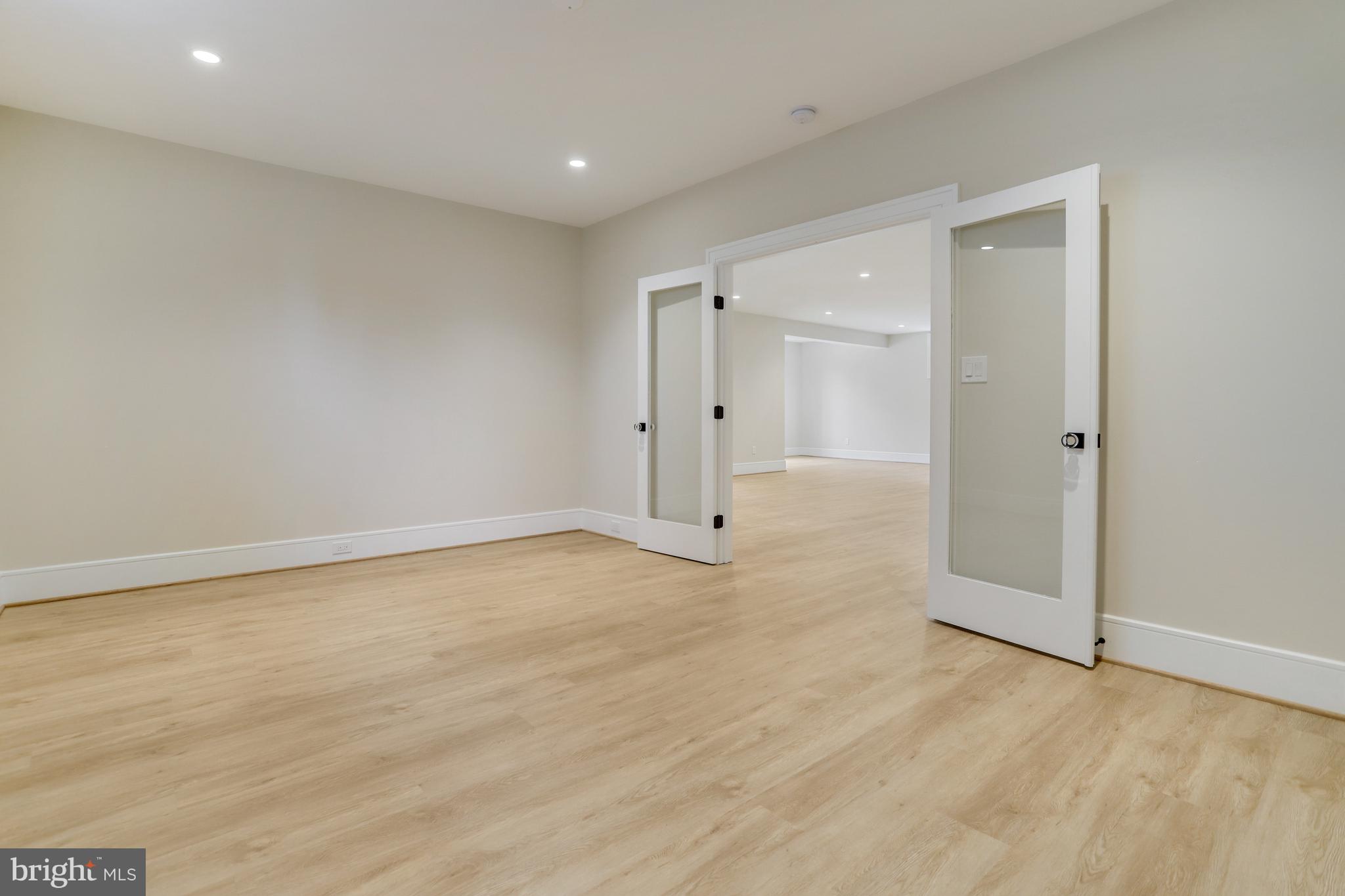 LYONHURST - Residential