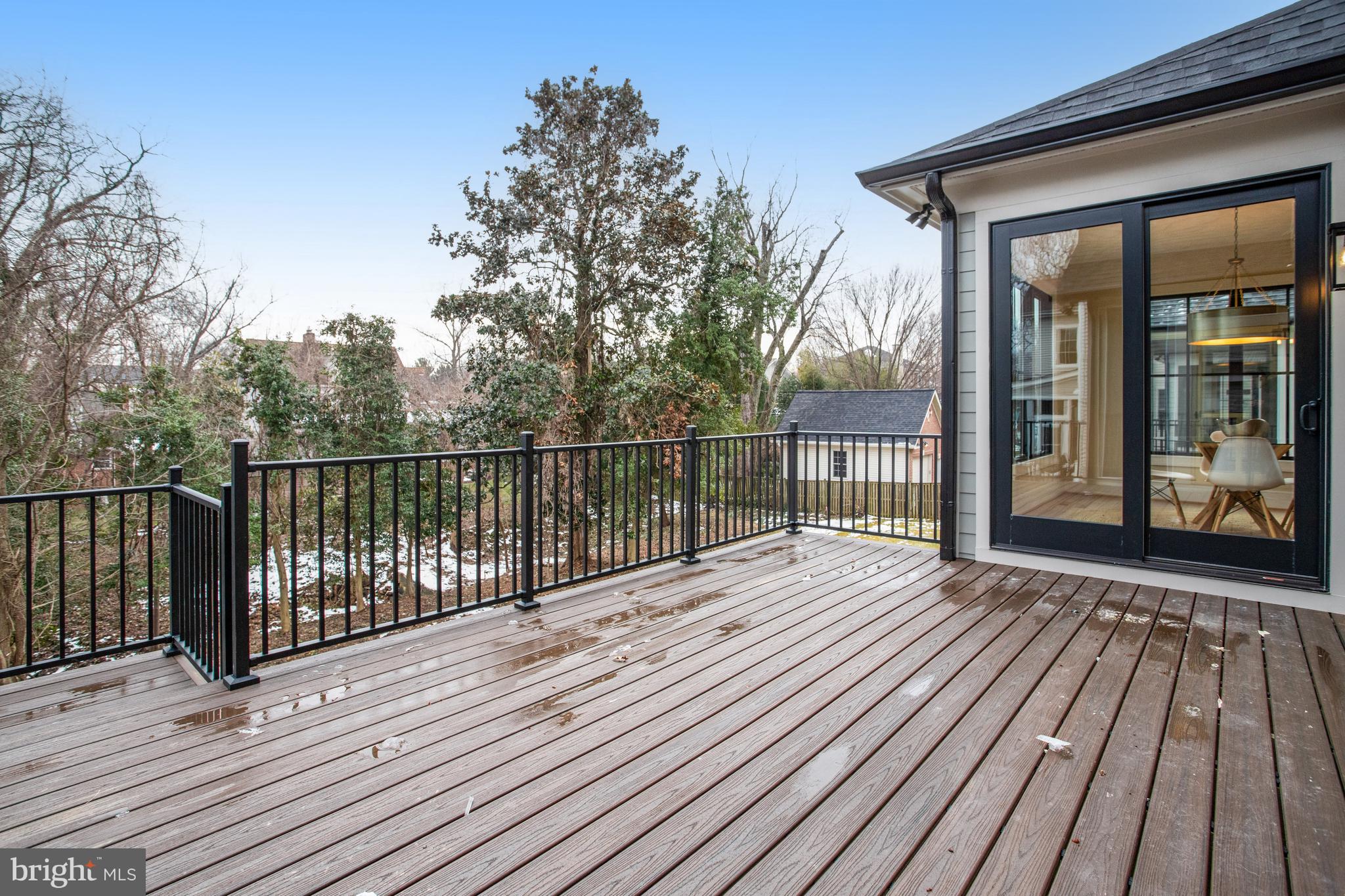 LYONHURST - Residential