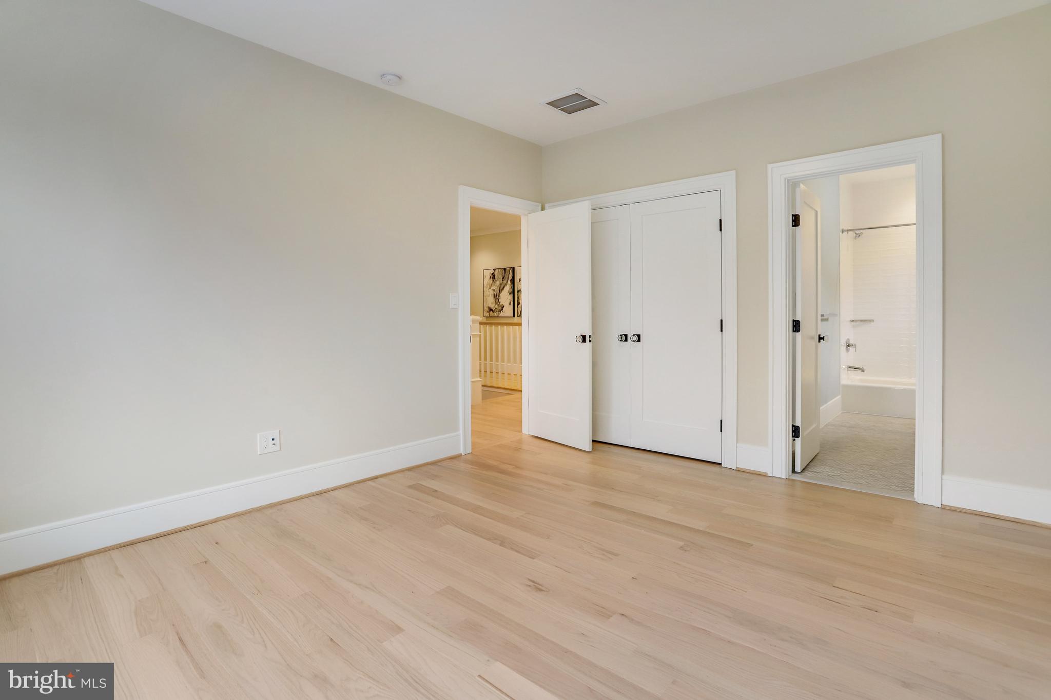 LYONHURST - Residential