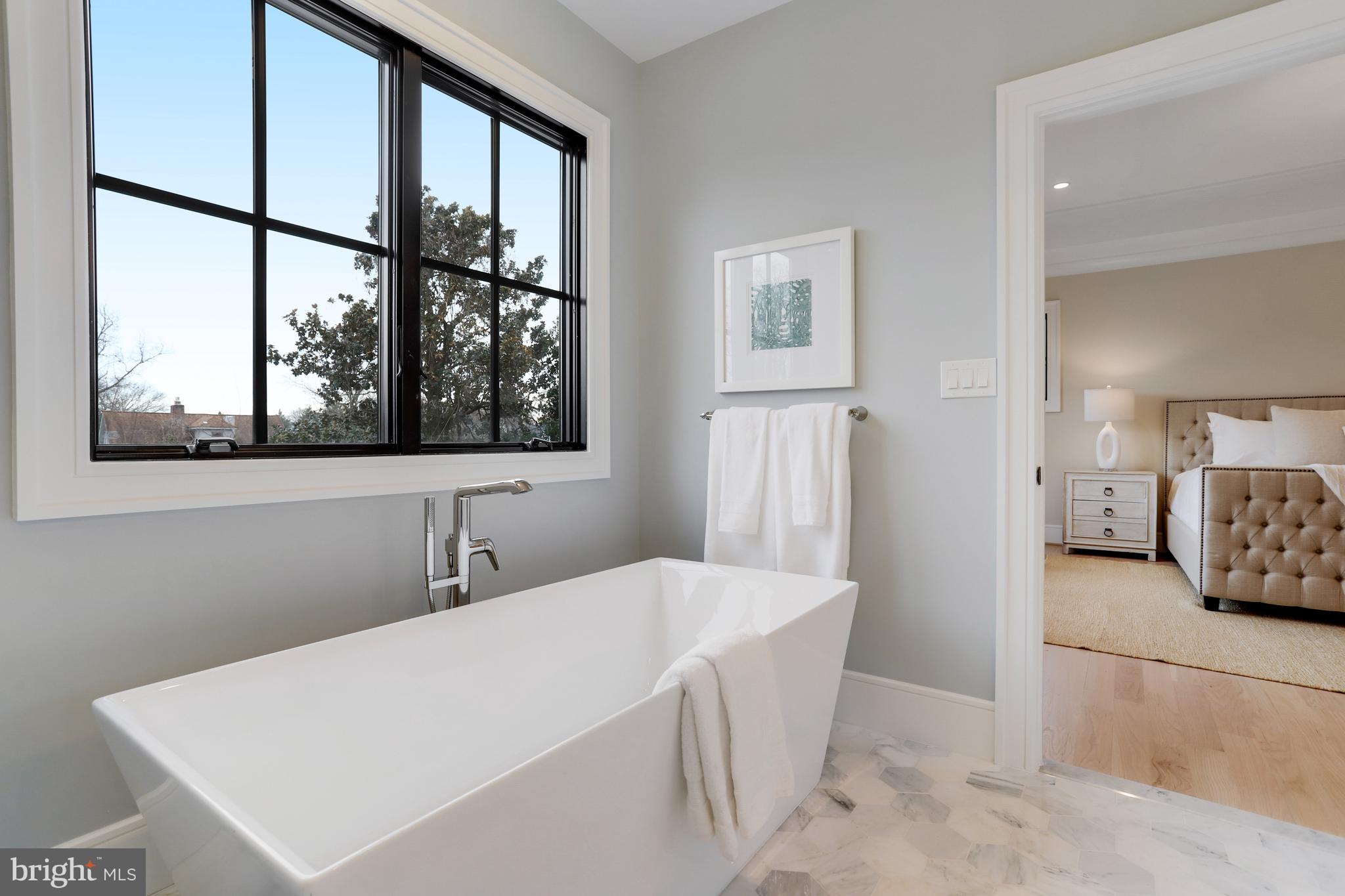 LYONHURST - Residential