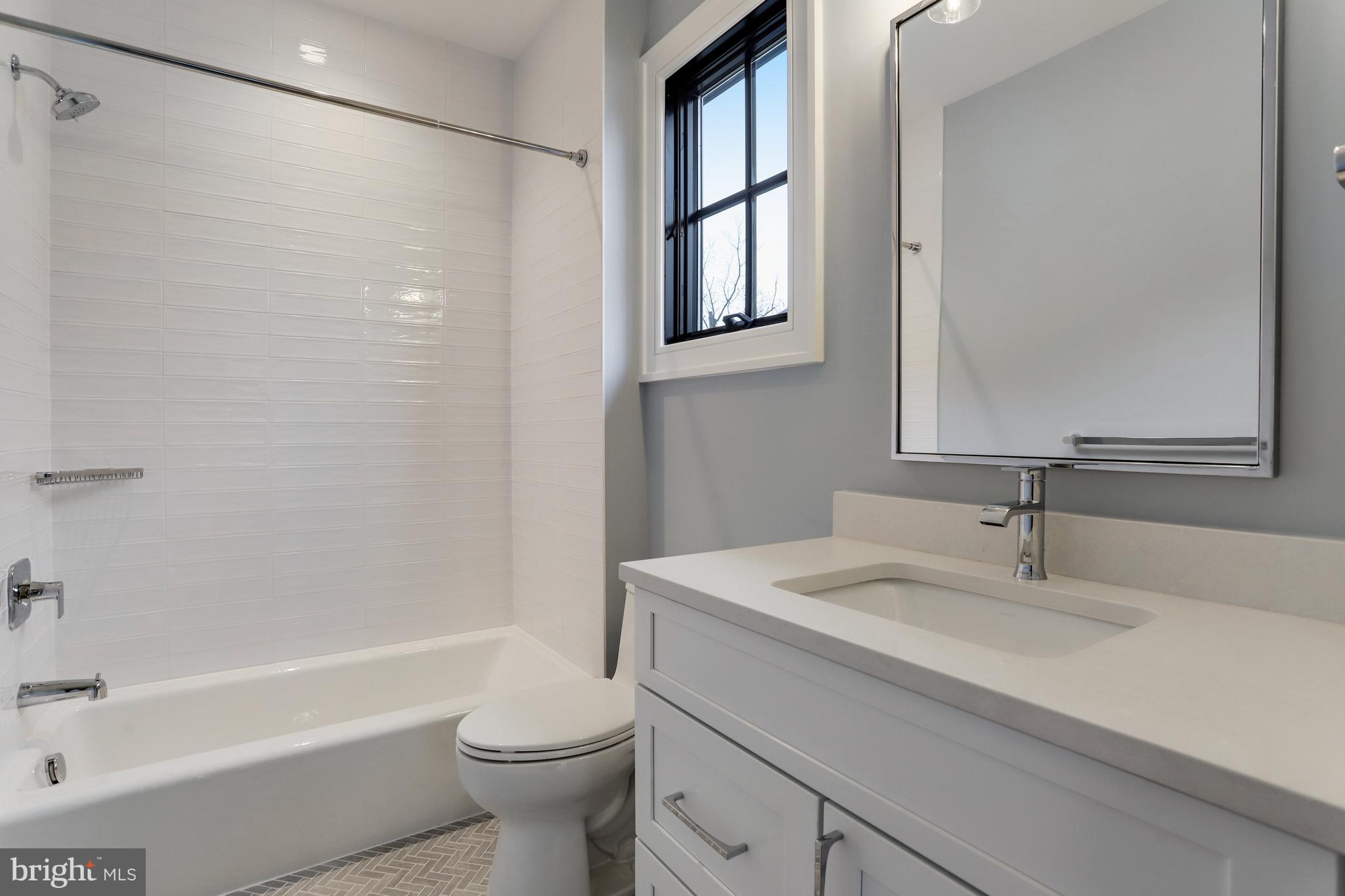 LYONHURST - Residential