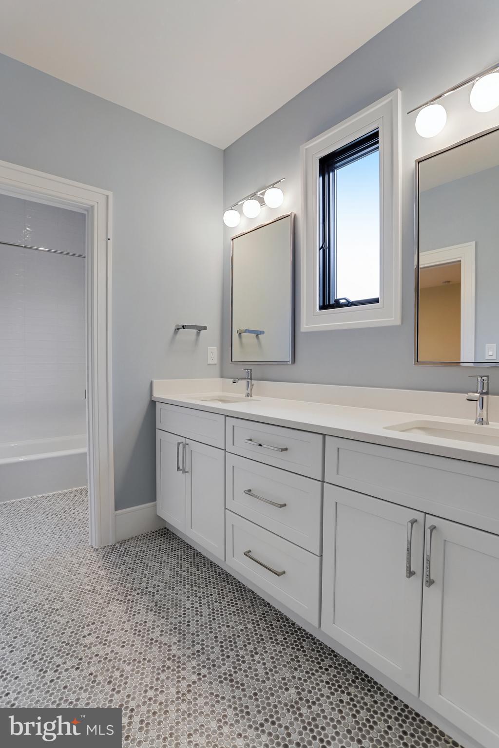 LYONHURST - Residential