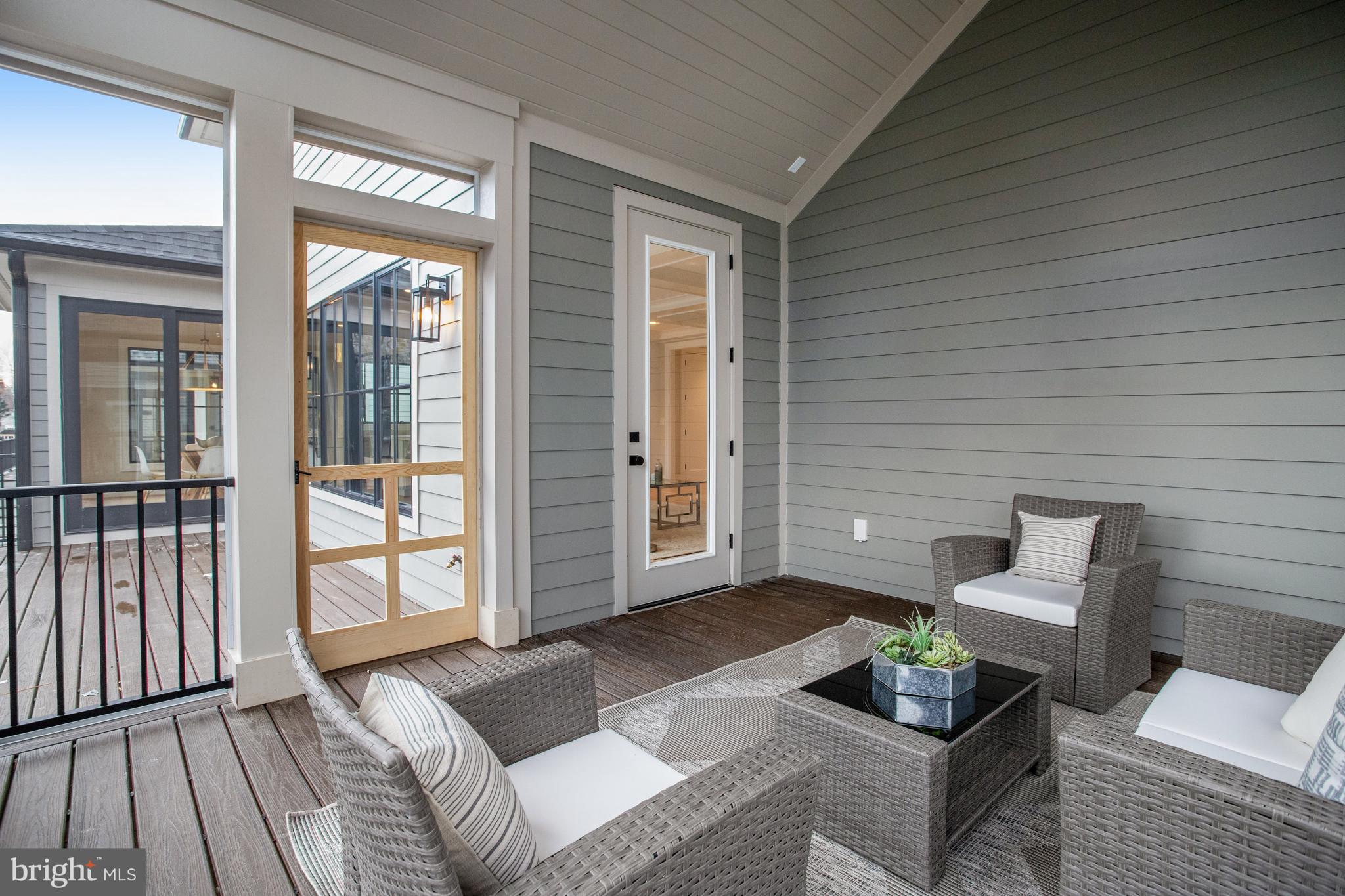 LYONHURST - Residential