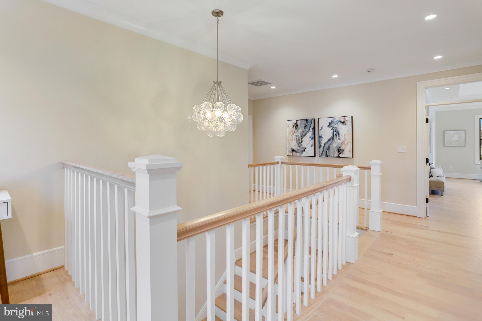 LYONHURST - Residential