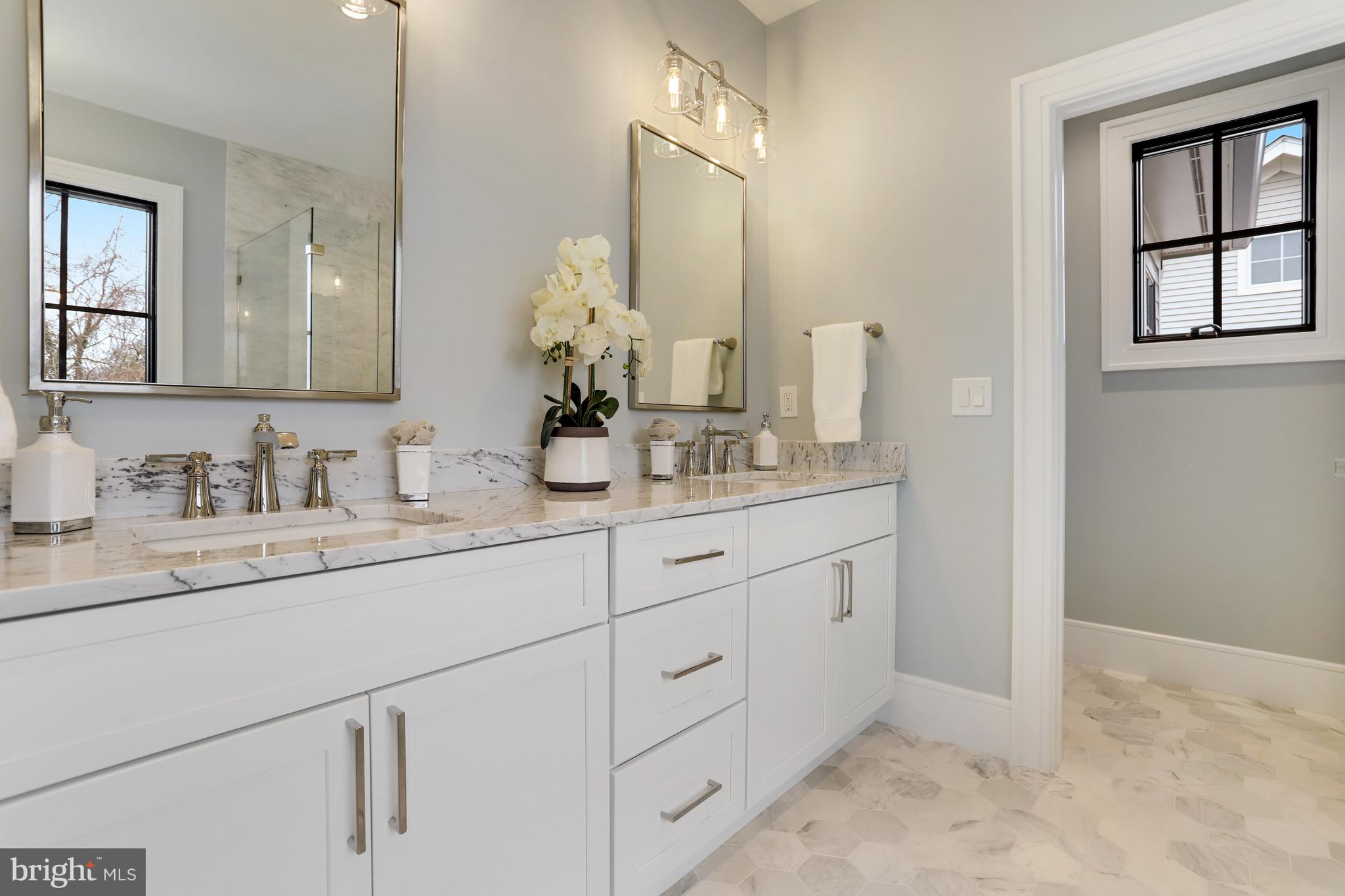 LYONHURST - Residential