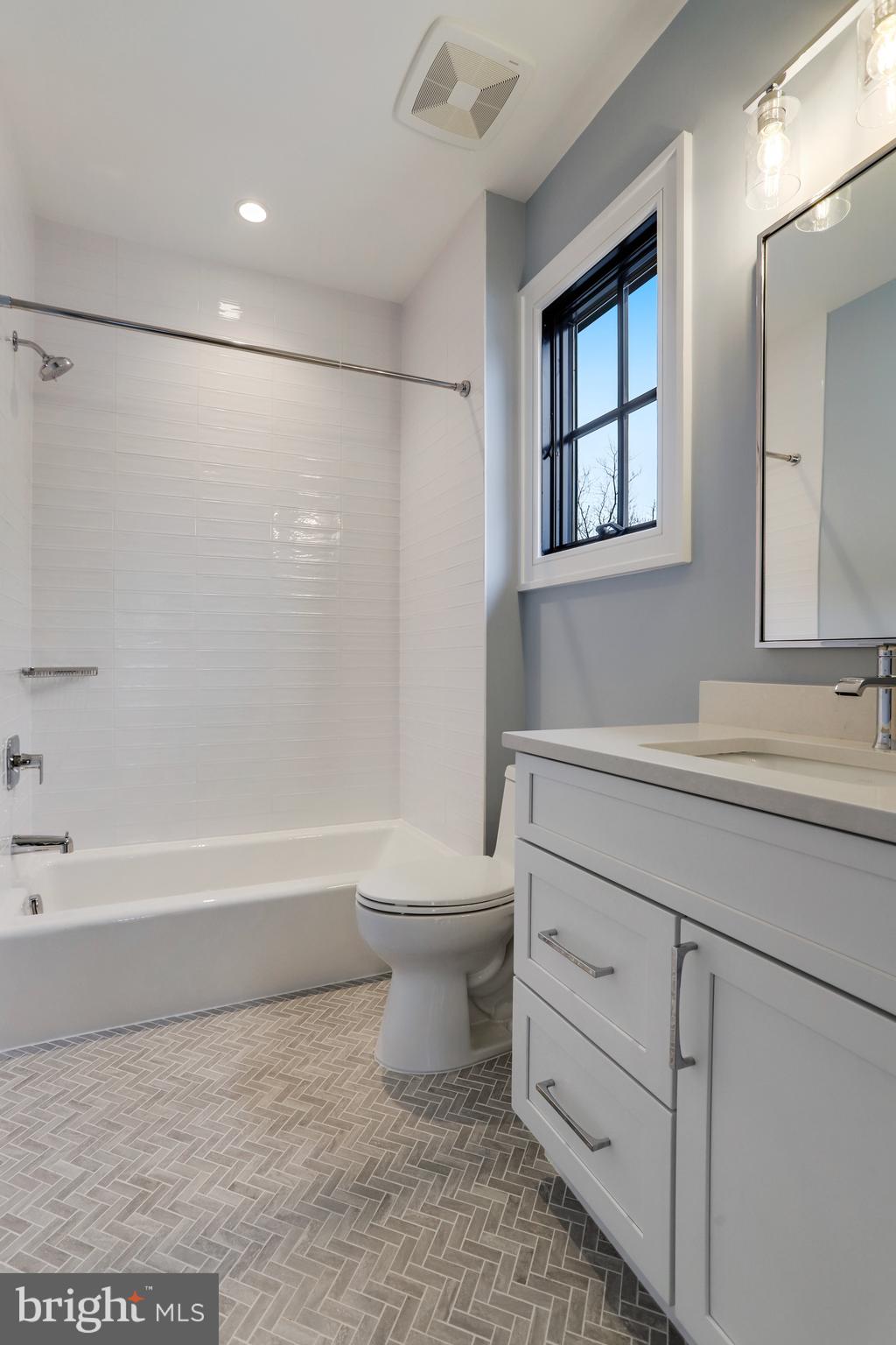 LYONHURST - Residential