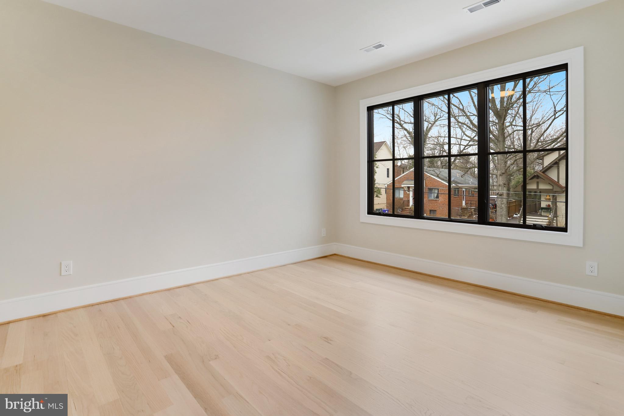 LYONHURST - Residential