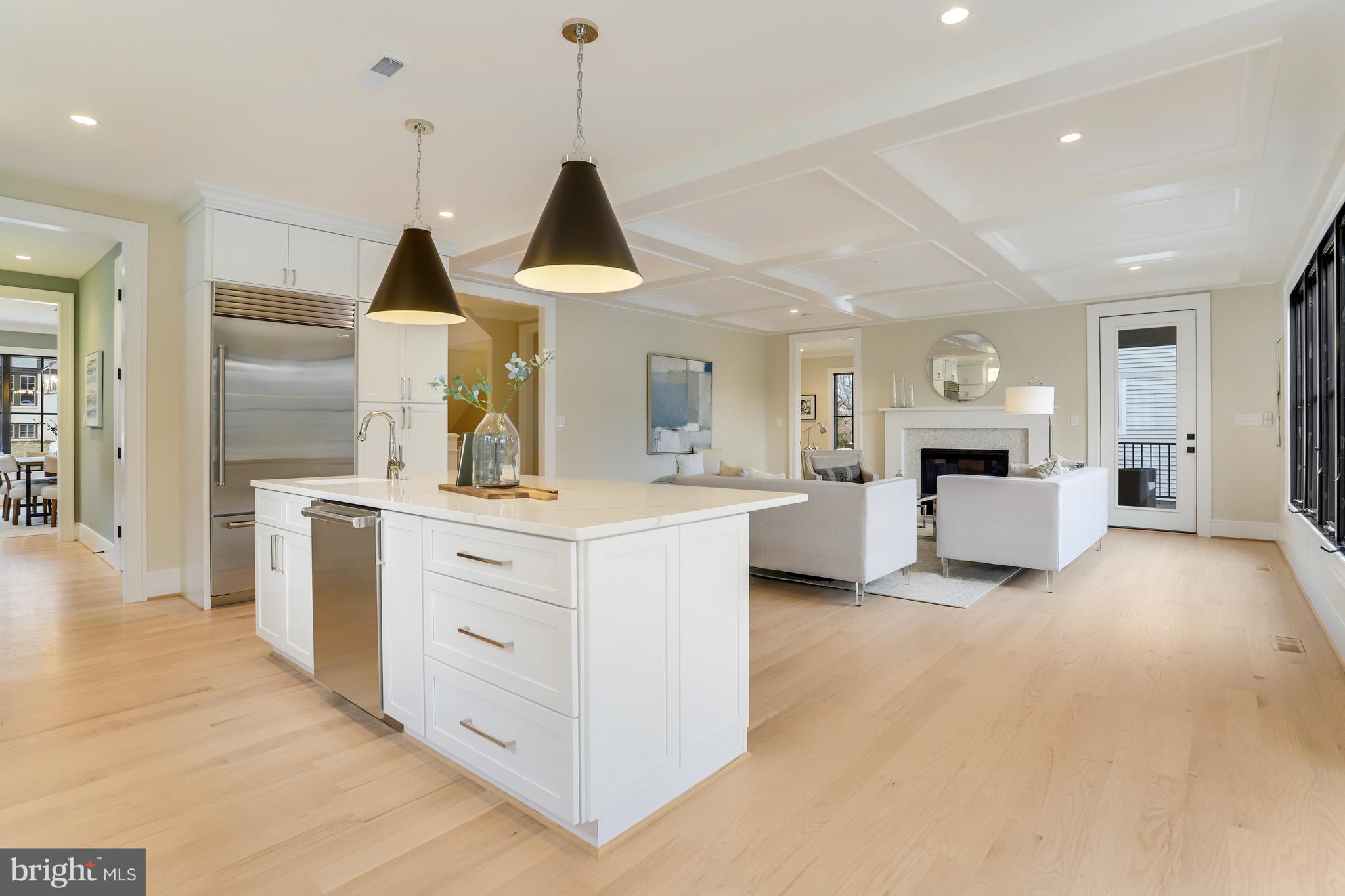 LYONHURST - Residential