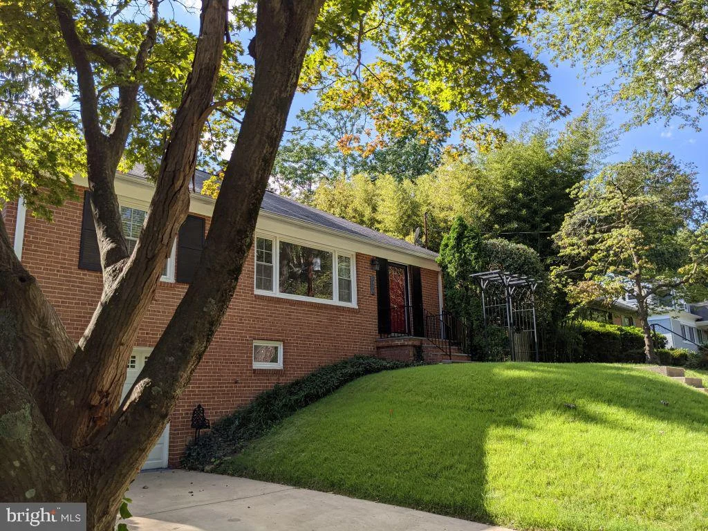 1026 W Taylor Run Parkway, Alexandria, VA 22302