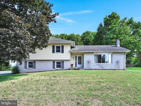 Photo of 49 N CHURCH ST SW, EPHRATA, PA 17522 (MLS # PALA2040646)