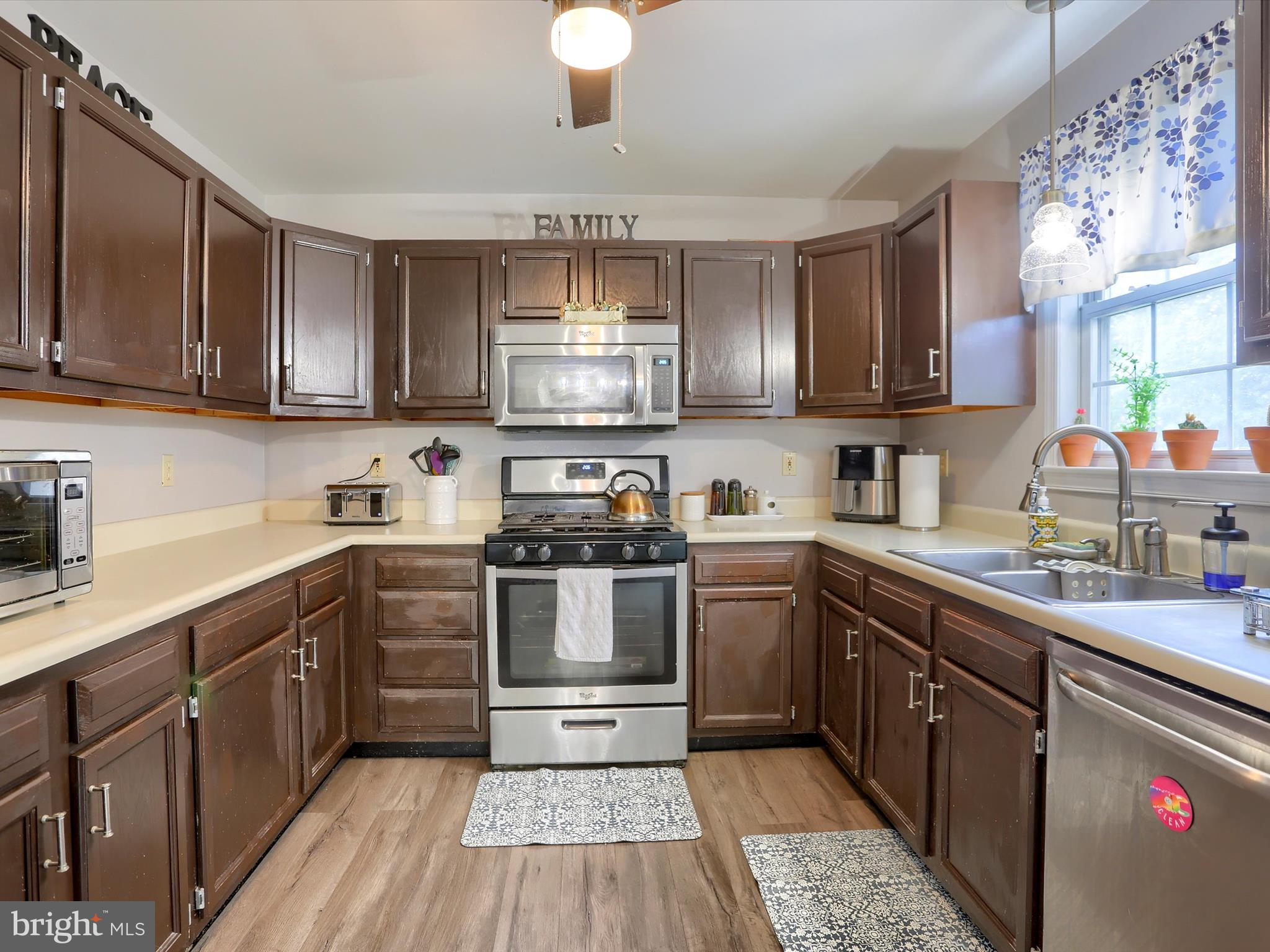 COUNTRY RIDGE - Residential