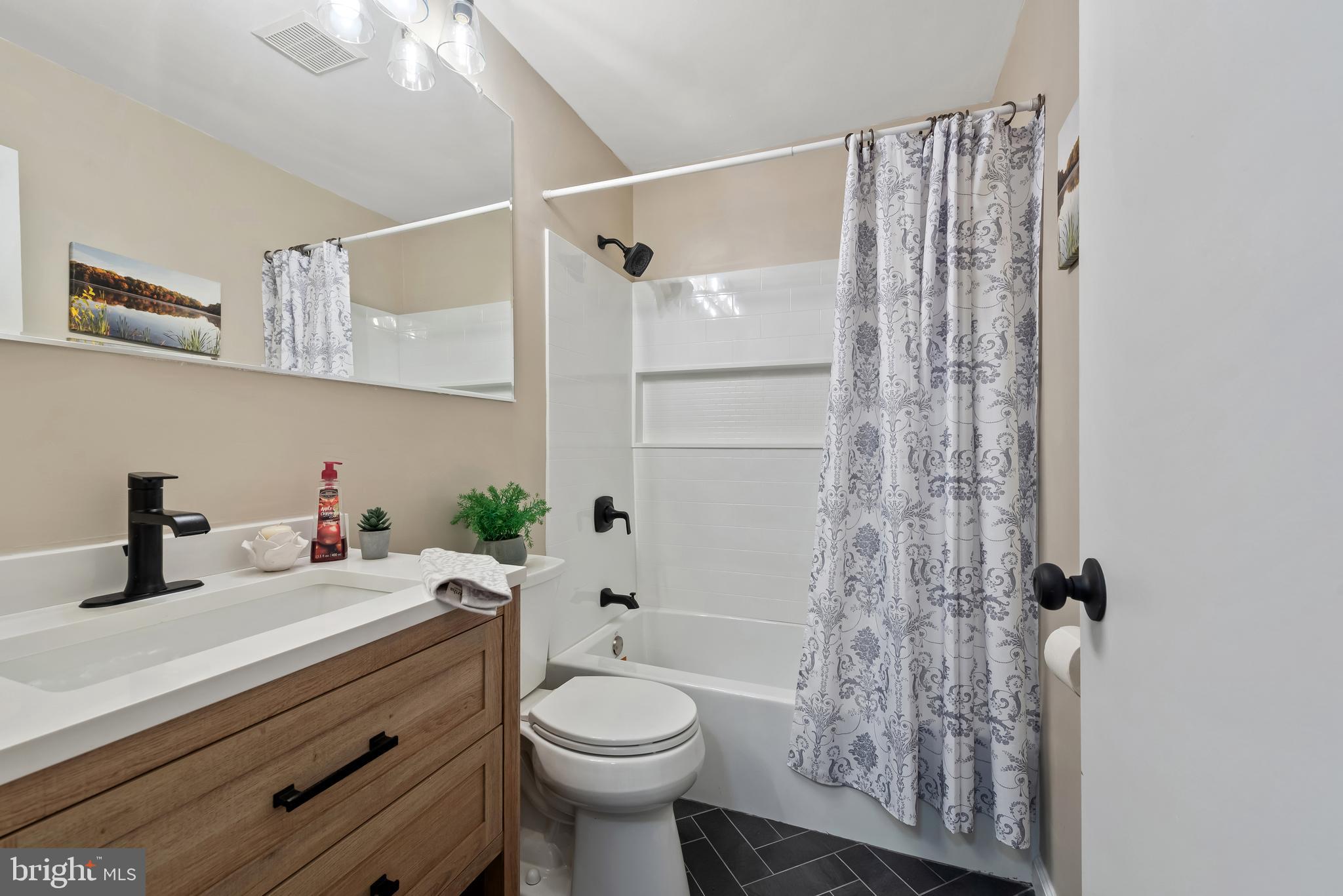 OLD COUNTY ESTATES - Residential