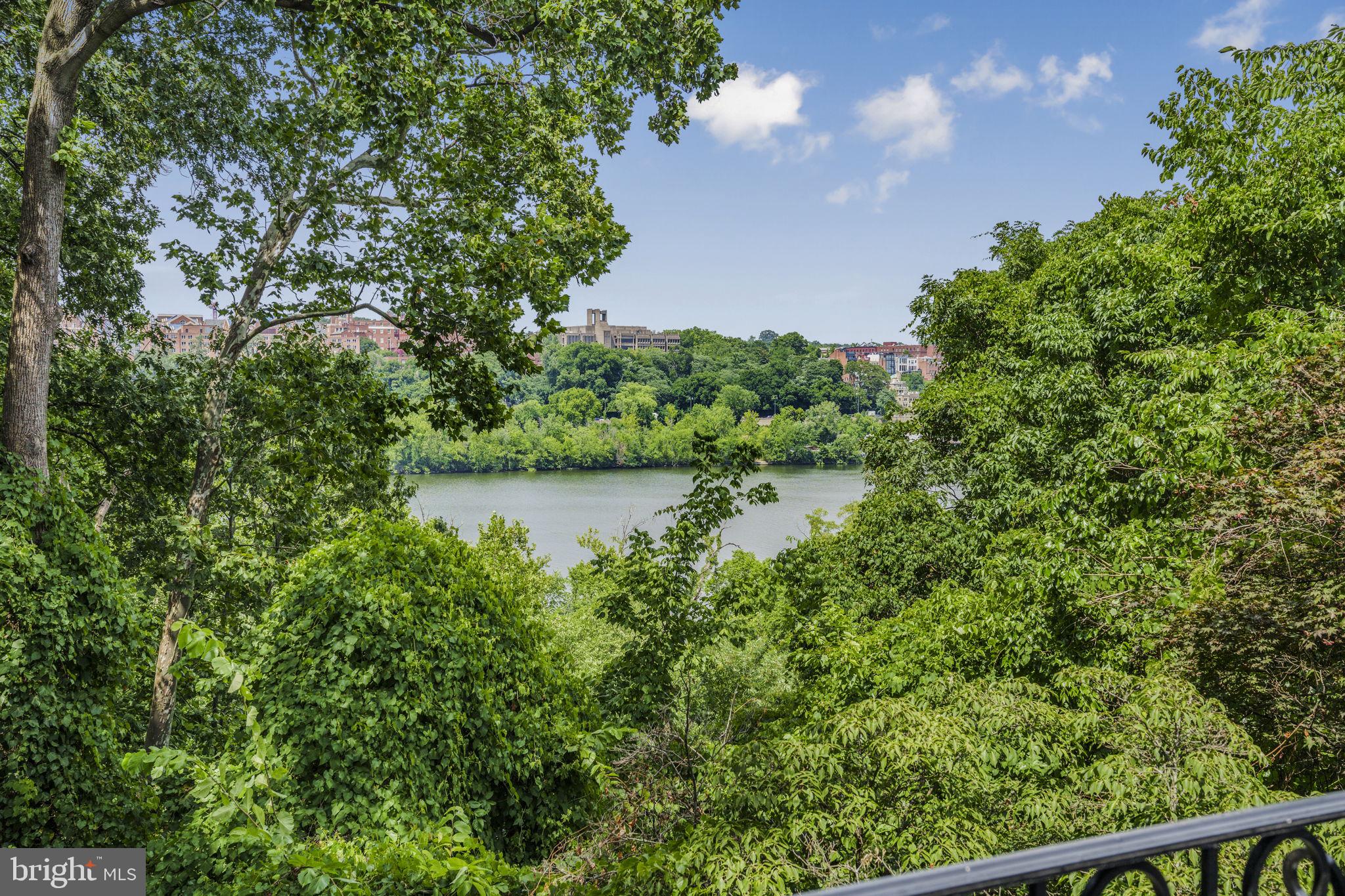 PALISADES PARK - Residential