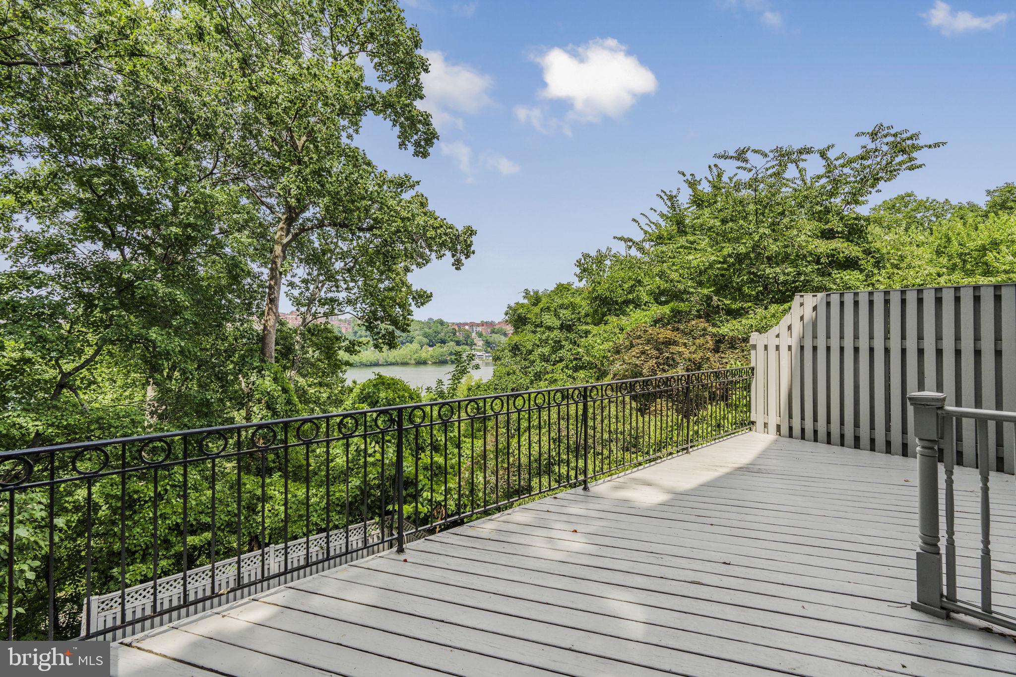 PALISADES PARK - Residential