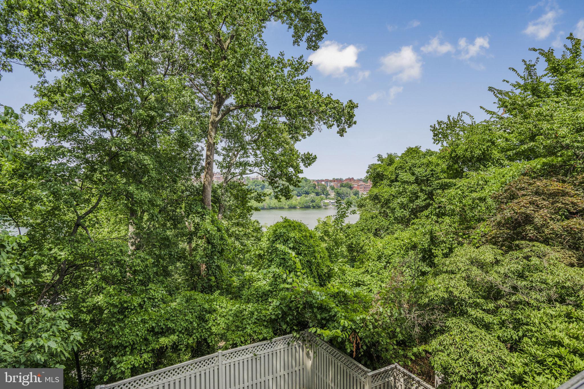 PALISADES PARK - Residential