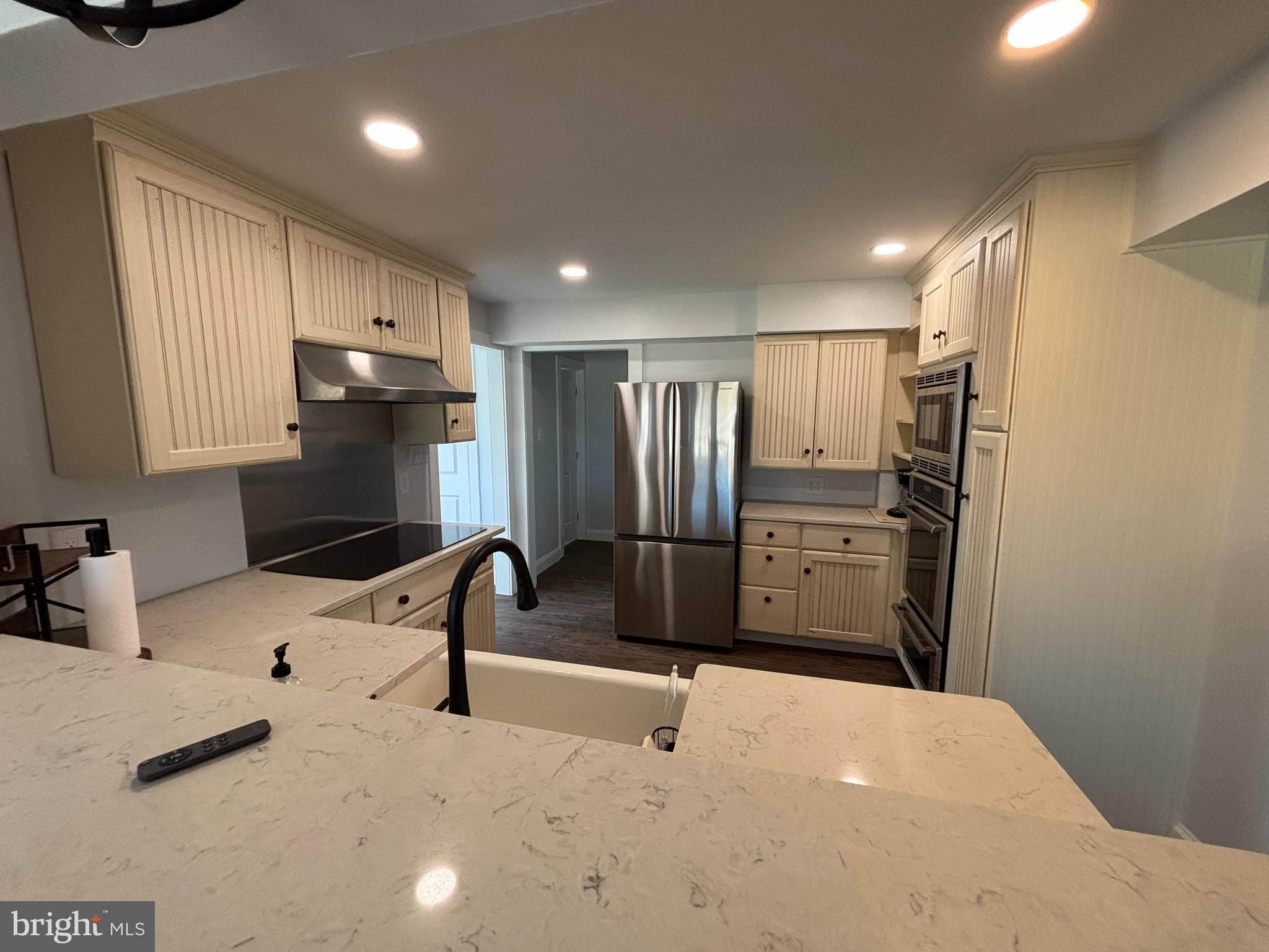 HARRY ROSS PROPERTY - Residential