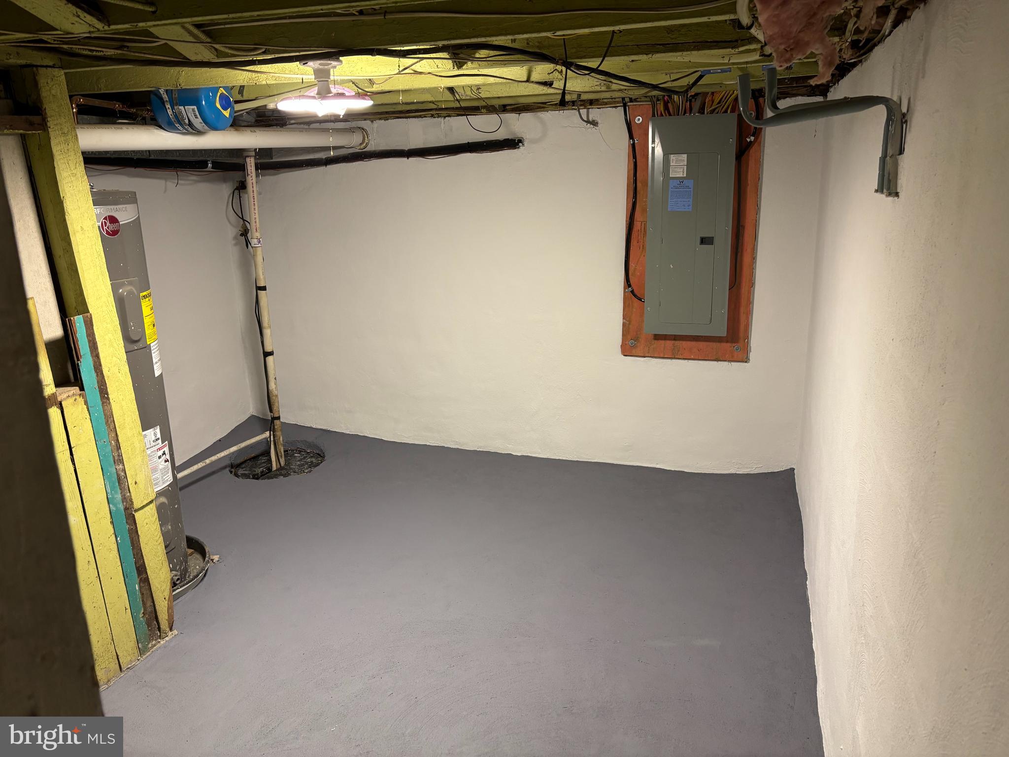 HARRY ROSS PROPERTY - Residential