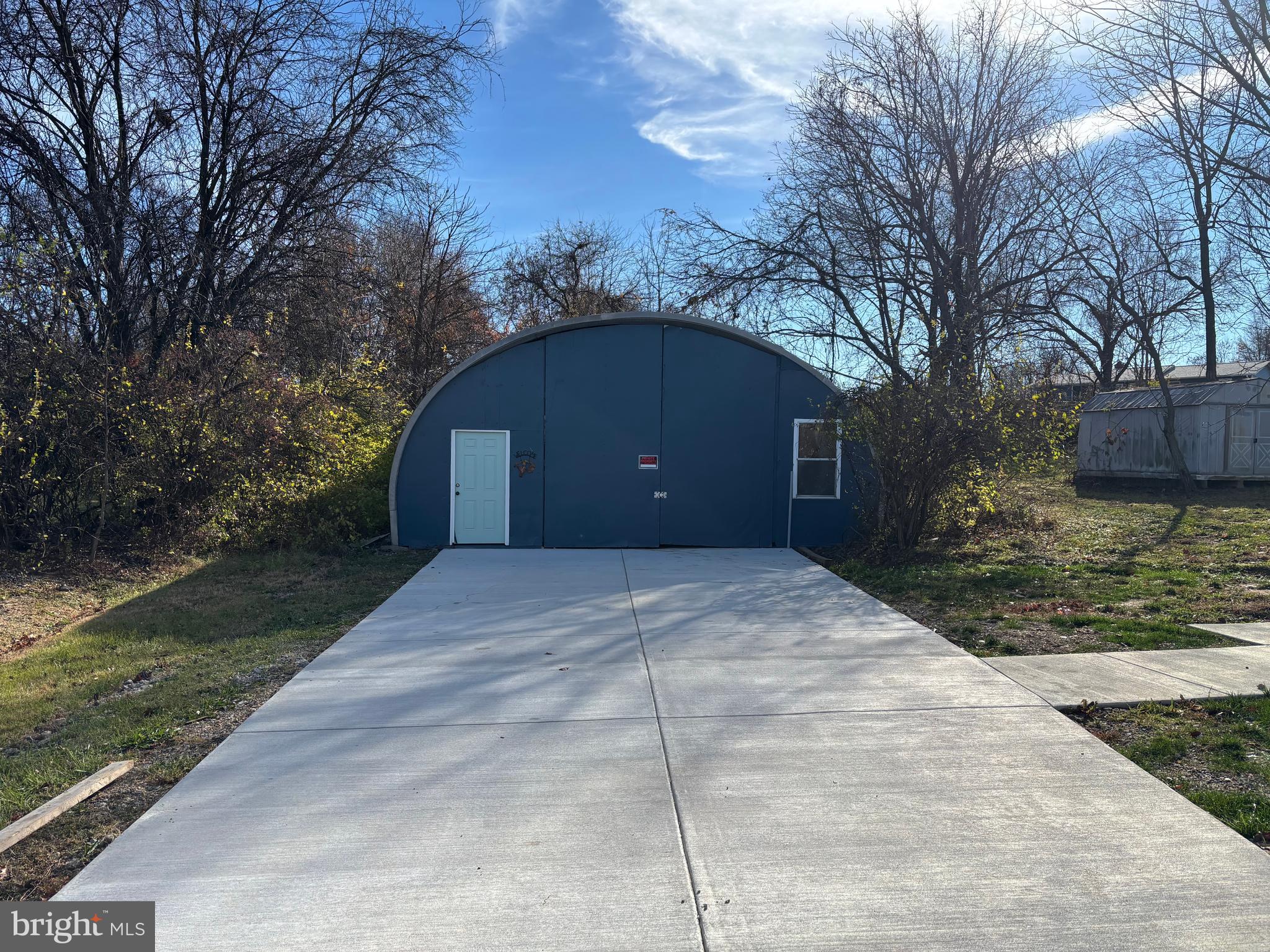 HARRY ROSS PROPERTY - Residential